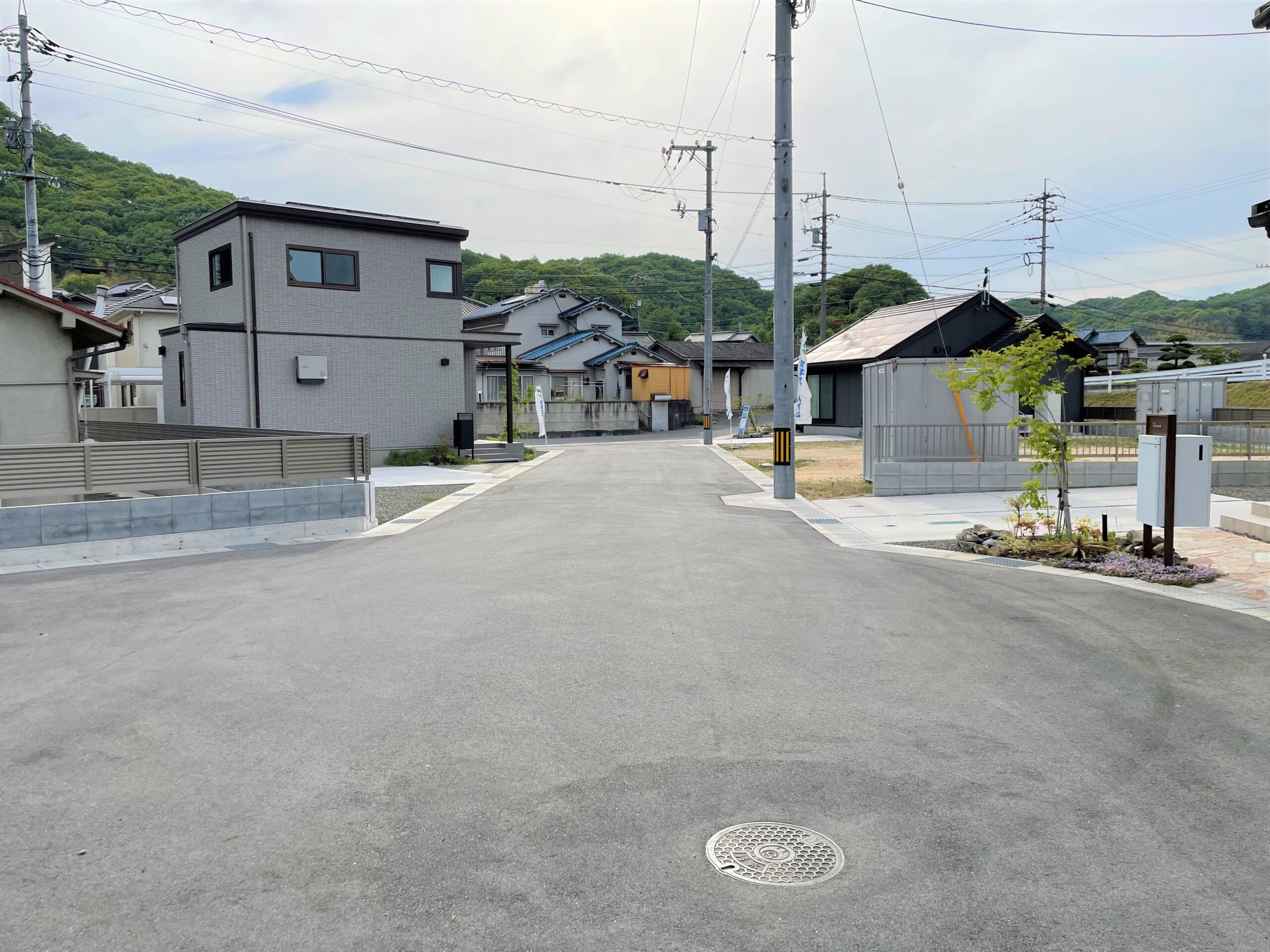 団地内道路：前面道路は広々6ｍで駐車も楽々◎