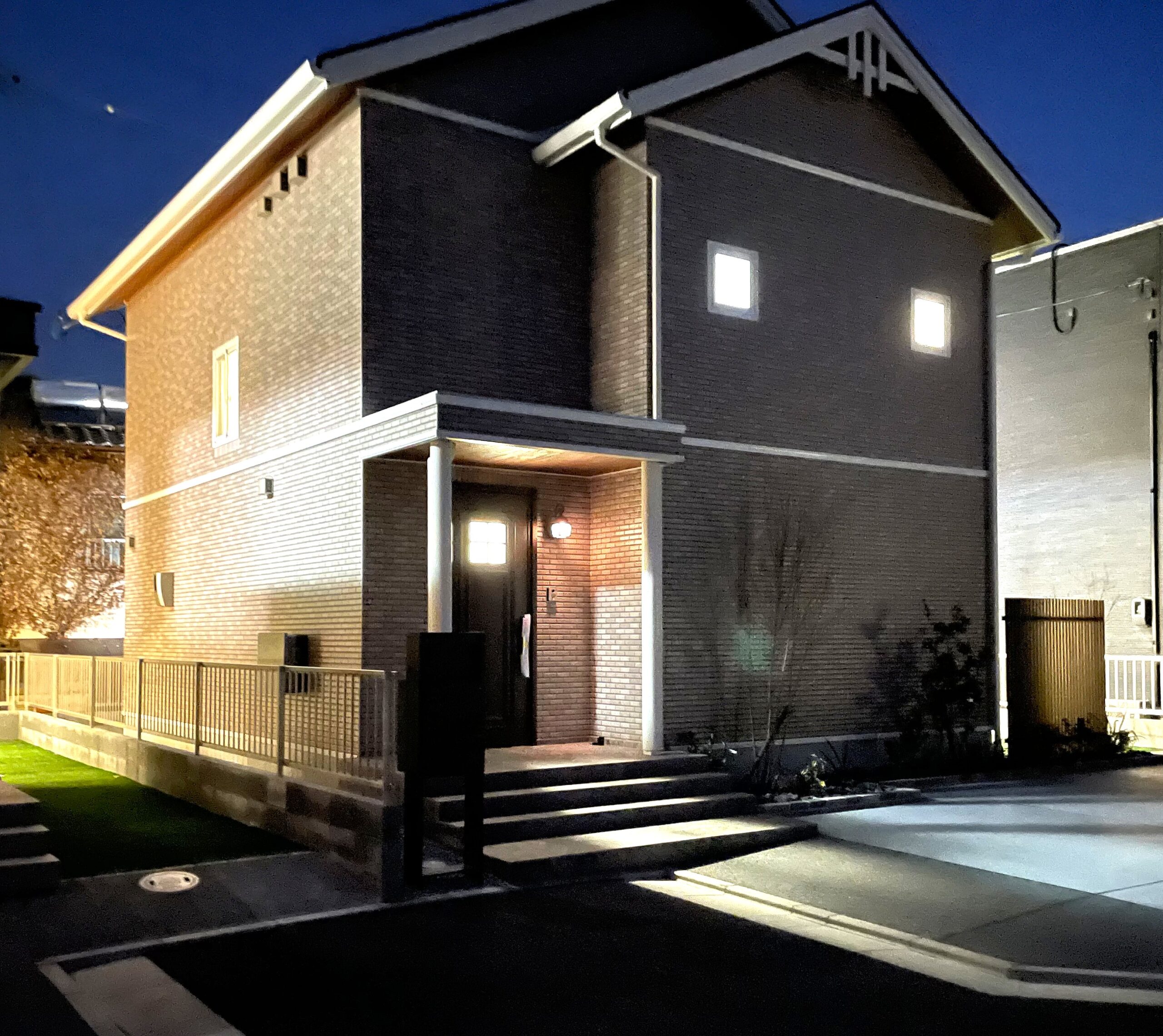 夜の外観（2026.2撮影）