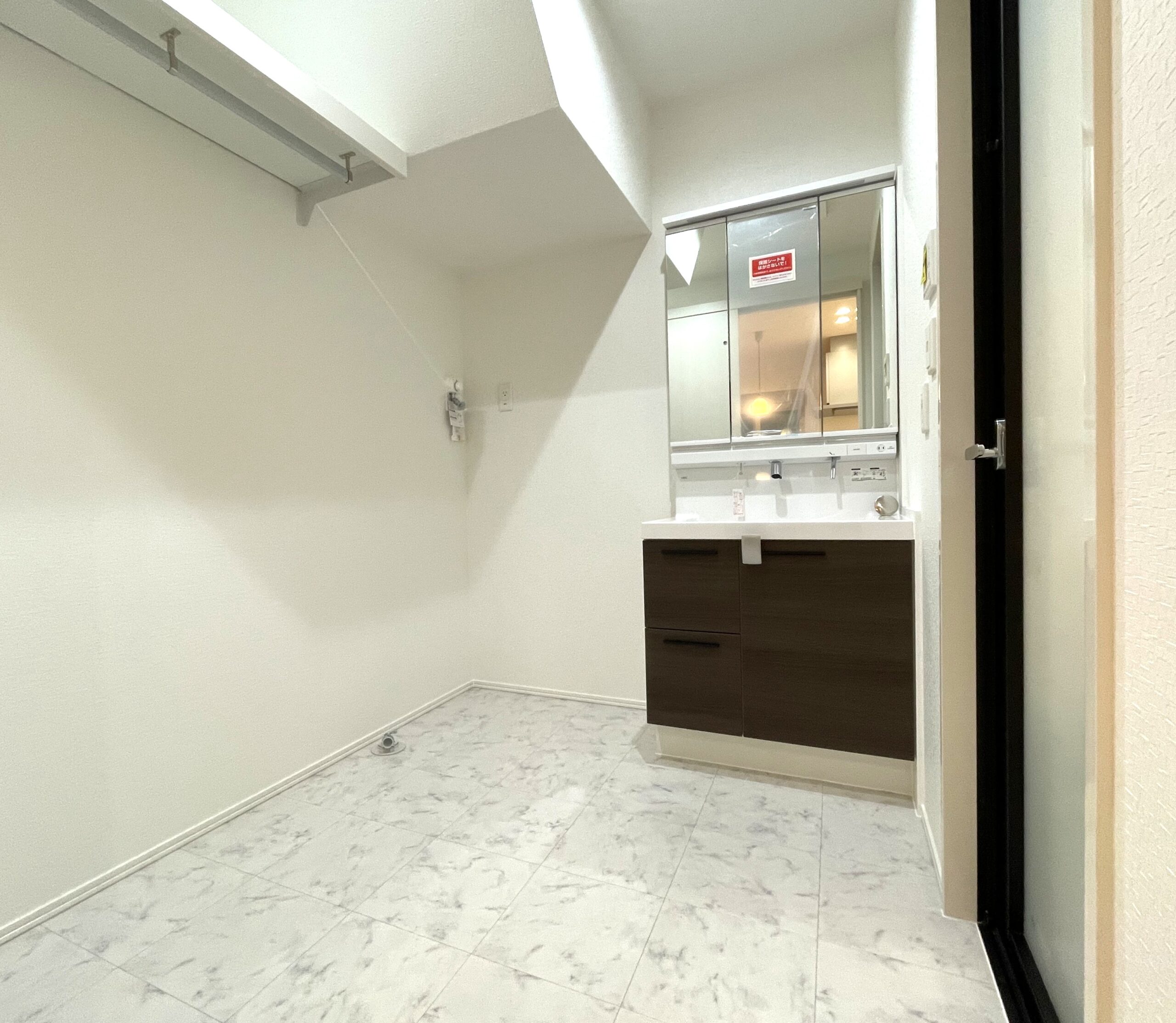 上棚付きの洗面室です。（2026.2撮影）