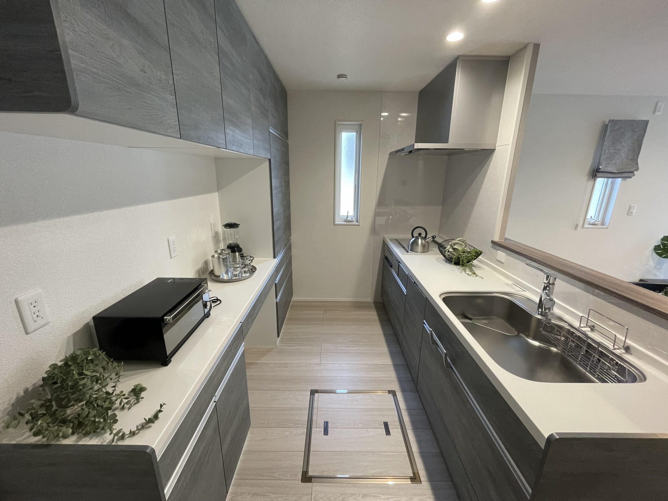 落ち着きのある色調の製キッチン【2025/2/15】