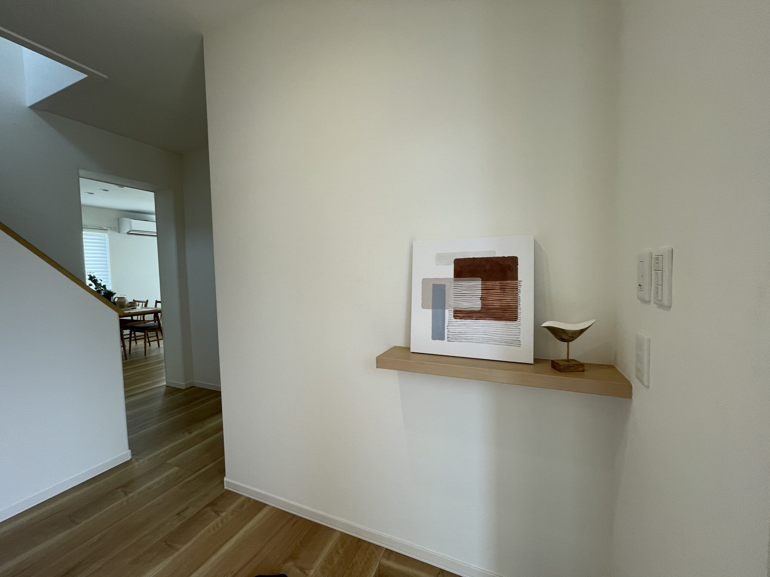 玄関には思い出を飾れるカウンター【2024/3/1】