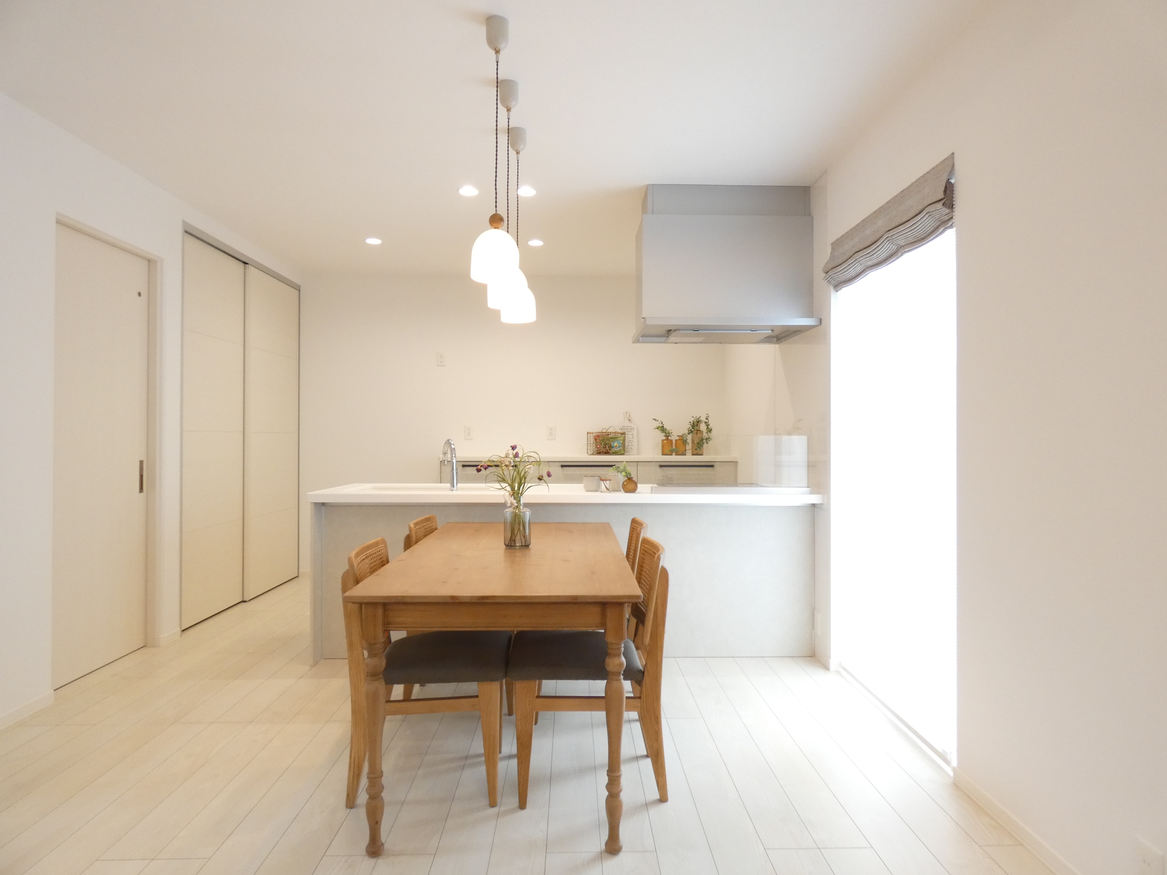 ペンダントライトがおしゃれなダイニング。（2026.3撮影）