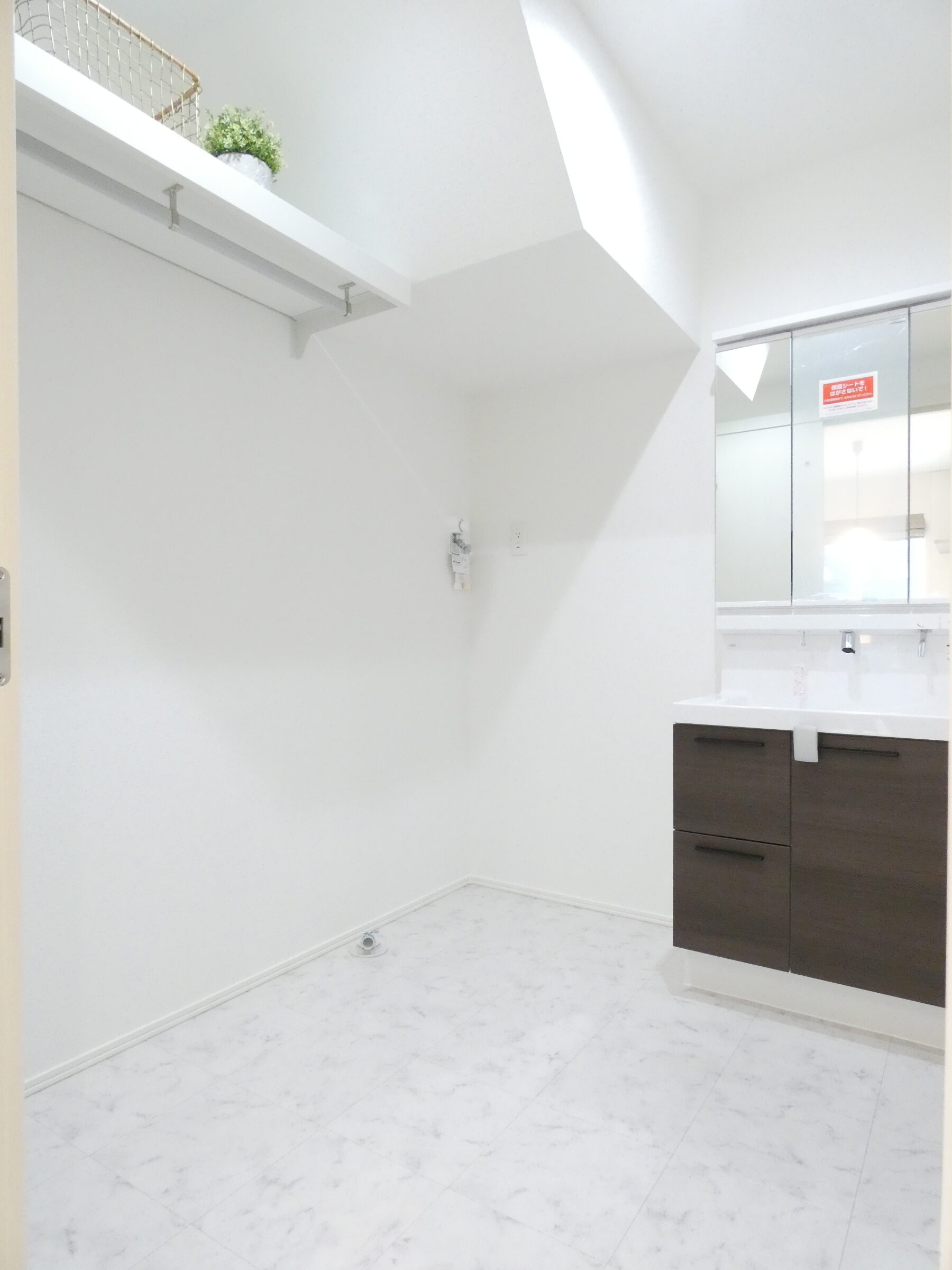 上棚付きの洗面室です。（2026.3撮影）