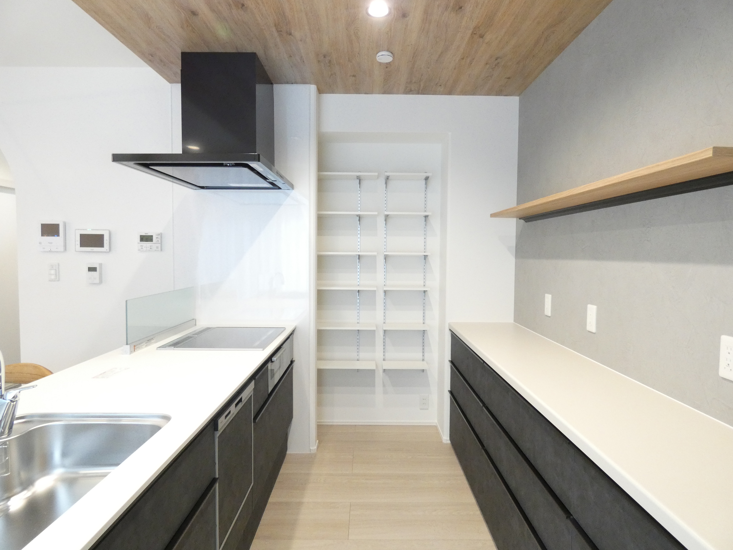 収納たっぷりのキッチンです。（2026.3撮影）