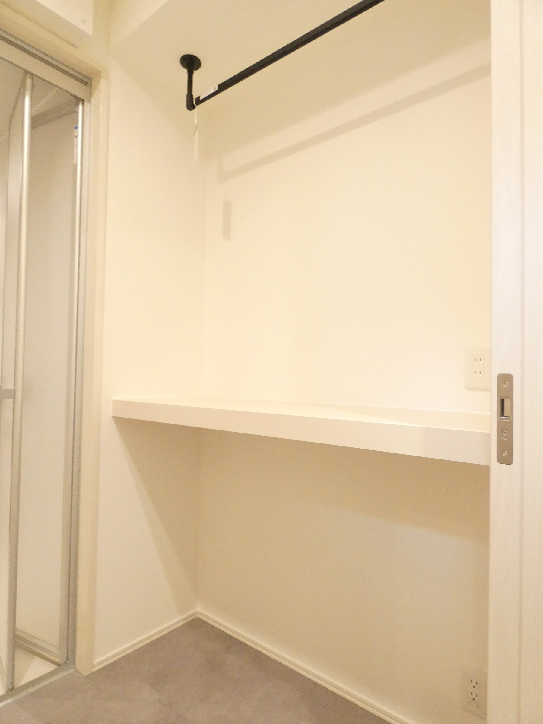 ハンキングバー付きの脱衣室です！（2026.3撮影）