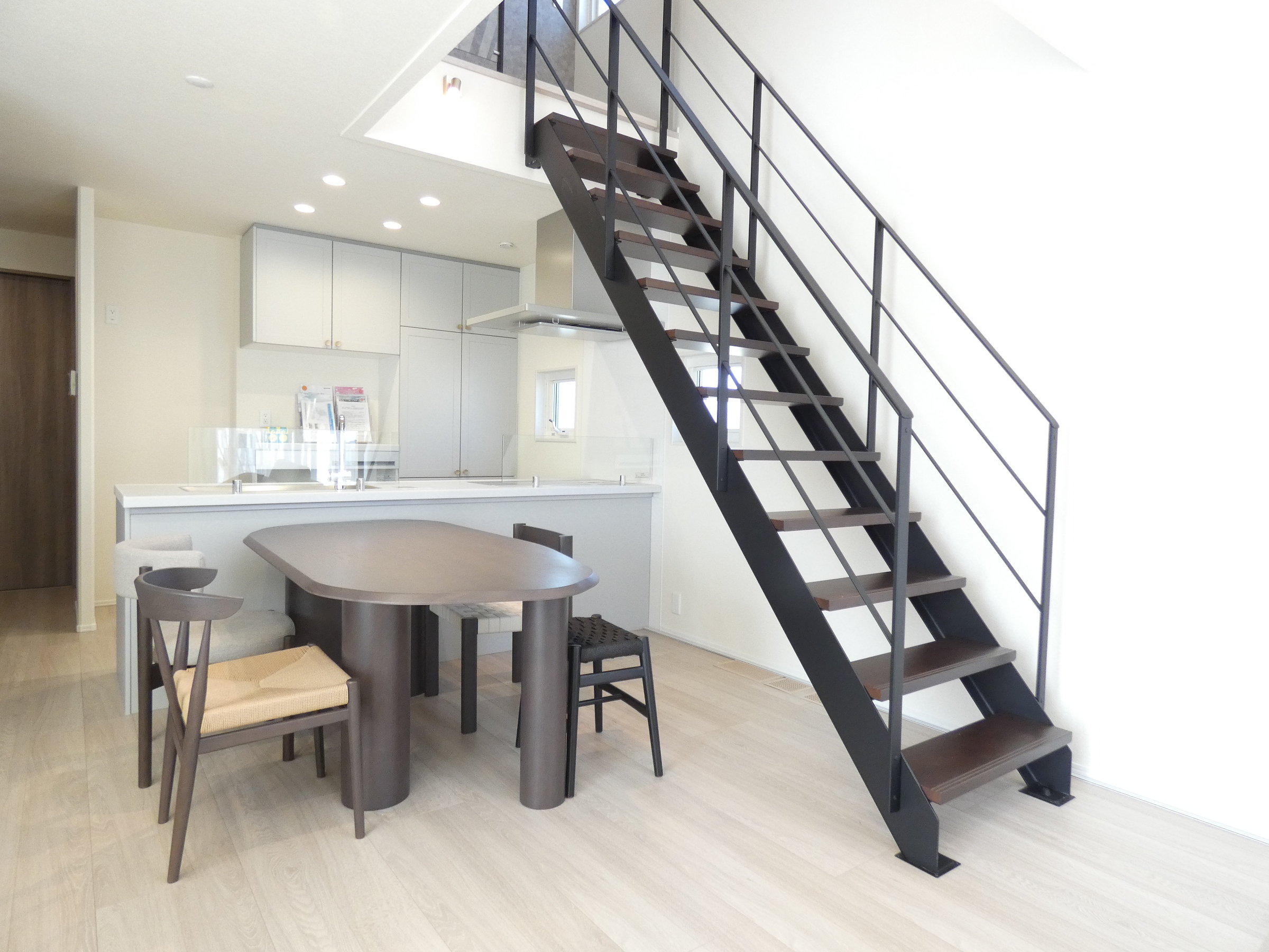 キッチンと対面のダイニングです。（2026.3撮影）