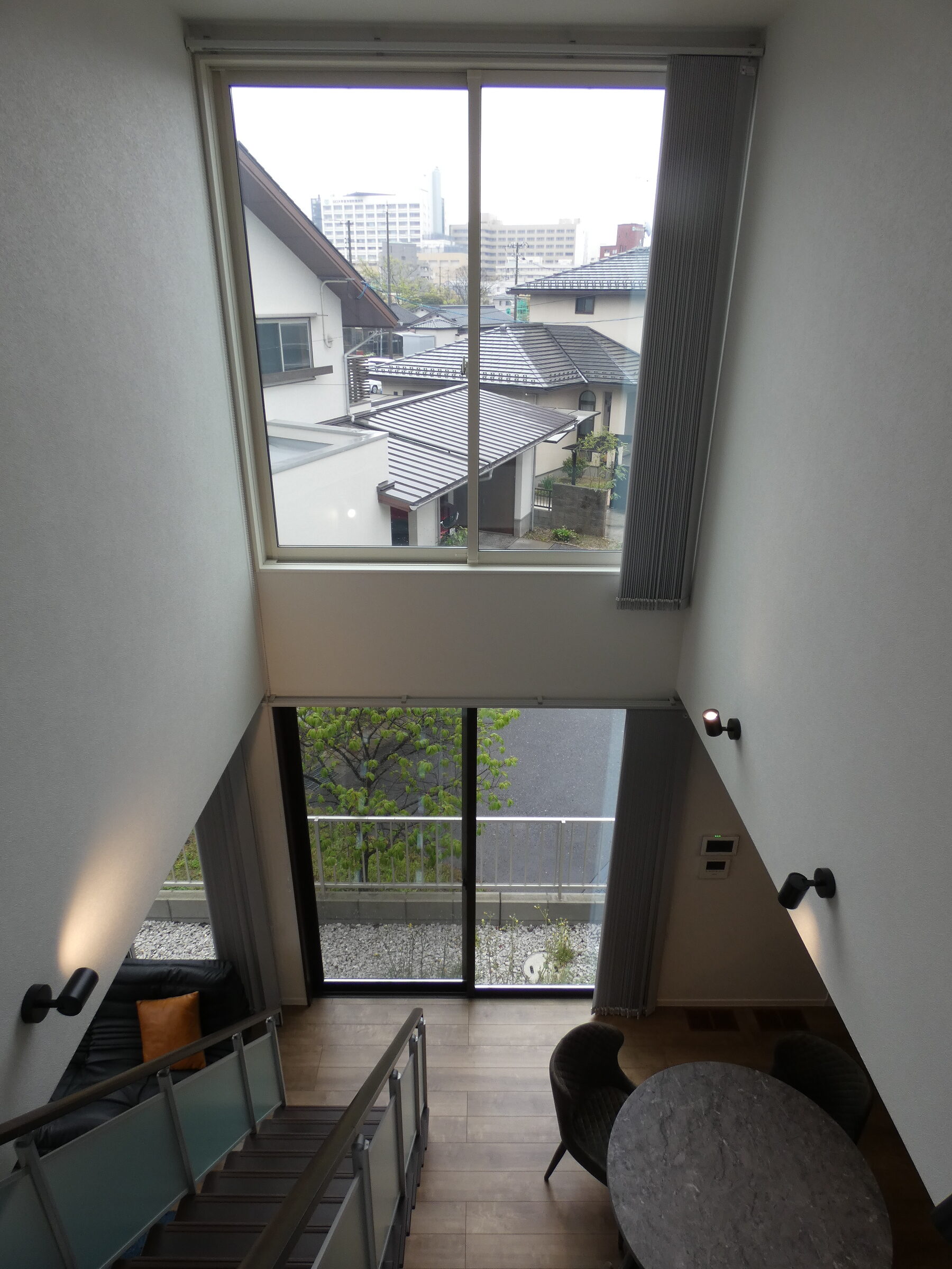 吹き抜けのある分譲住宅です。（2026.4撮影）