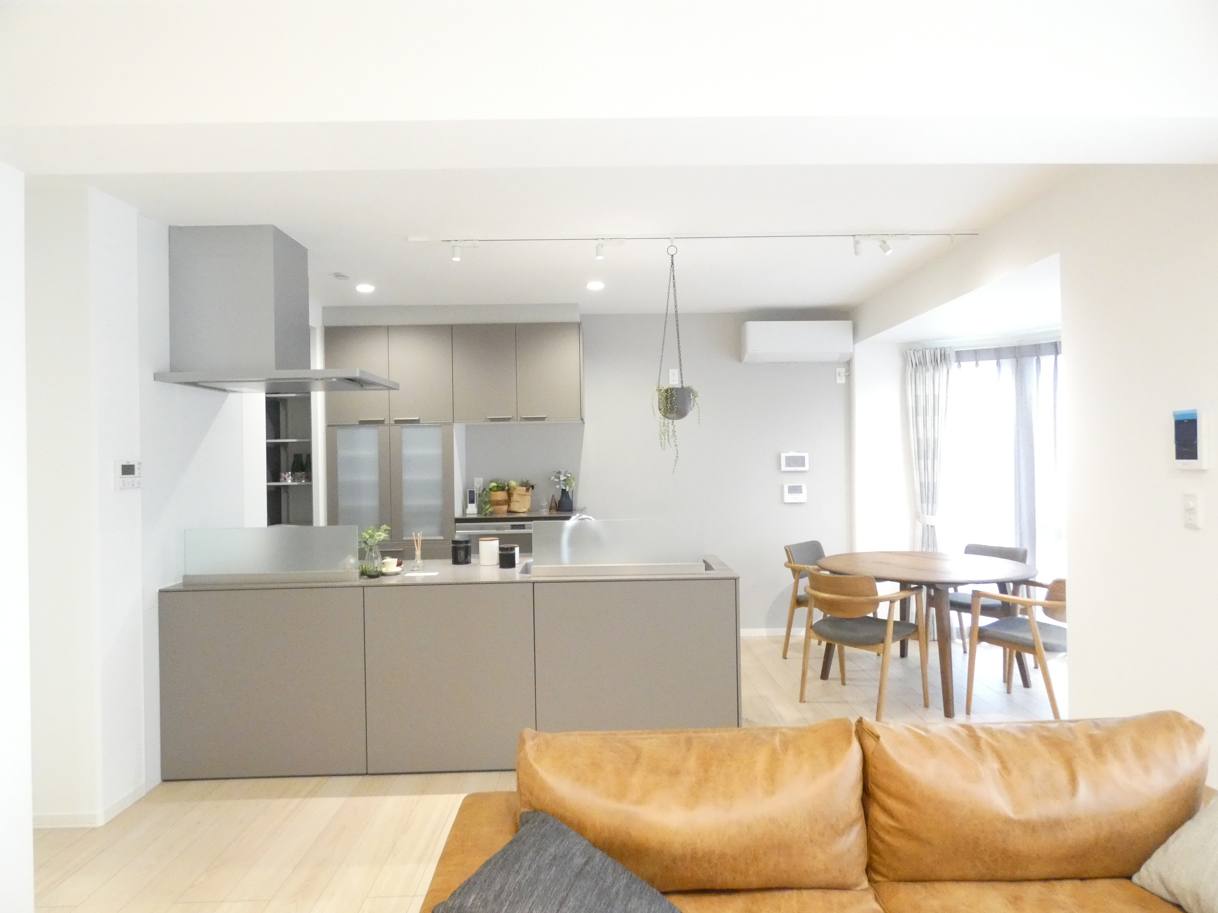 キッチンからご家族皆様の様子を伺えます（2026.4撮影）