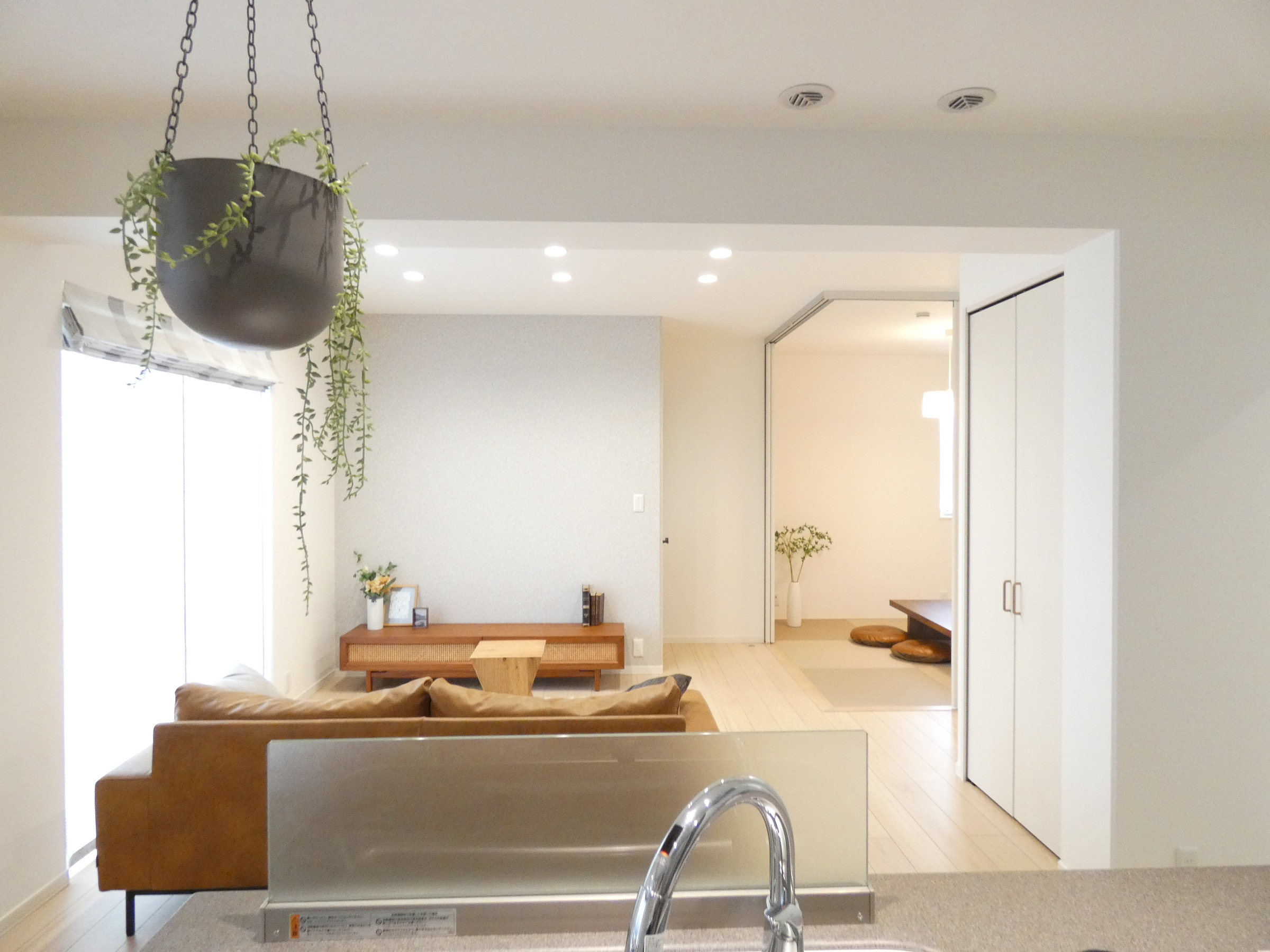 お料理をしながらテレビを見られます。（2026.4撮影）