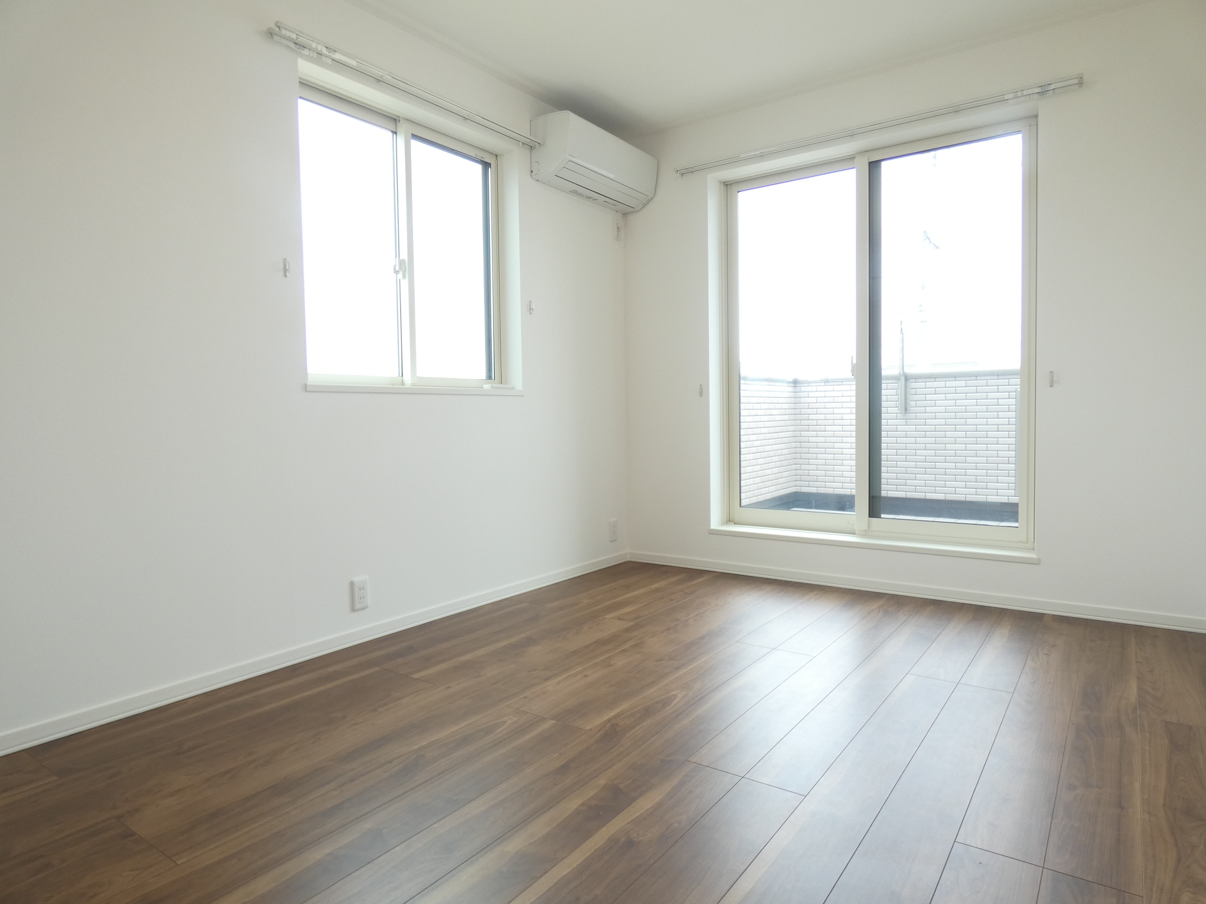 落ち着いた雰囲気の主寝室。（2026.4撮影）