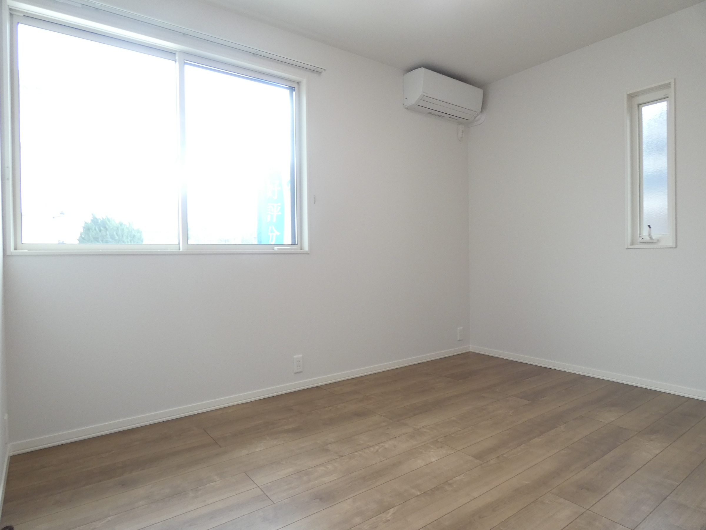 落ち着いた雰囲気の主寝室です。（2026.4撮影）