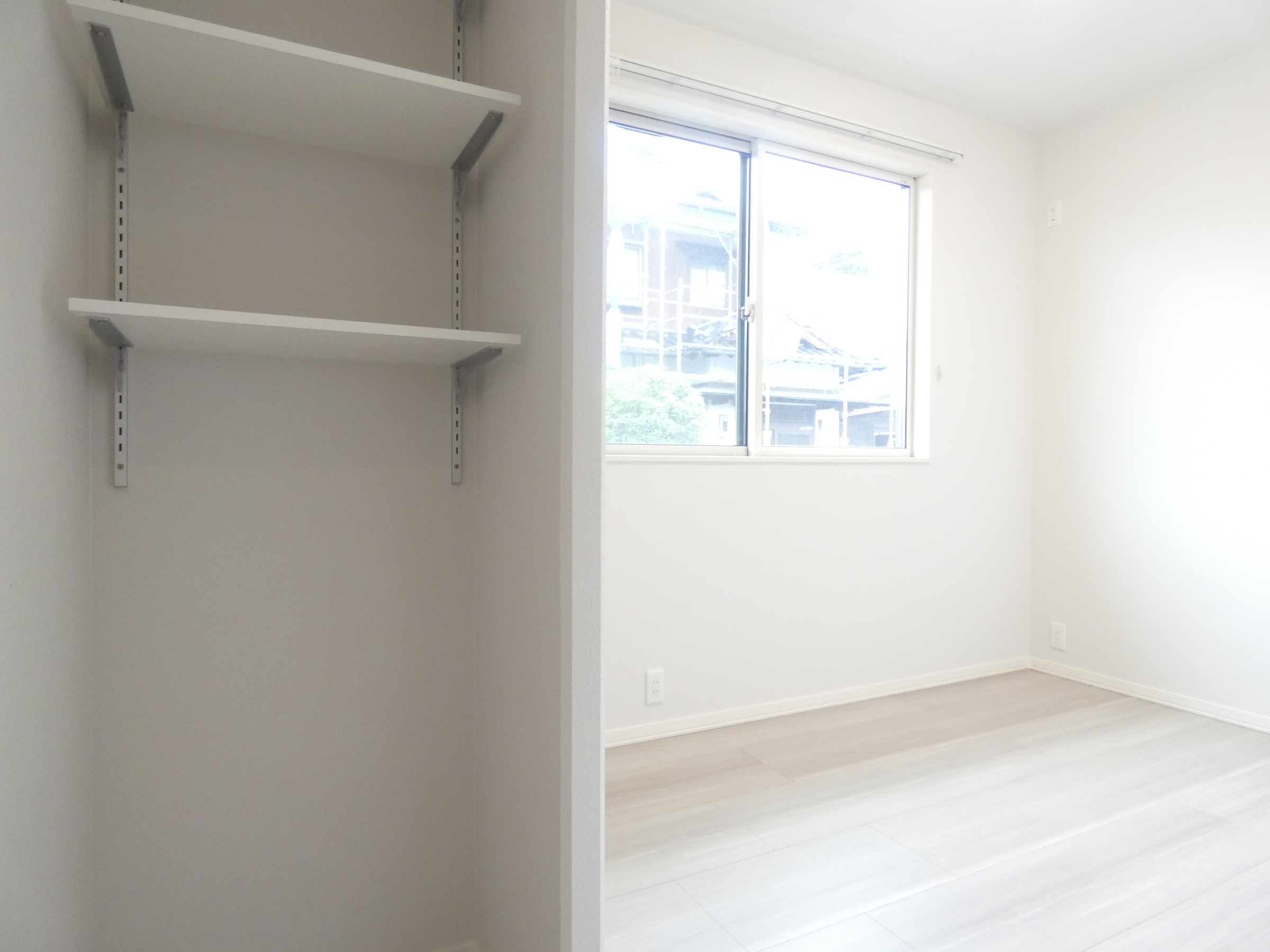 子ども室には入ってすぐに収納あり。（2026.4撮影）