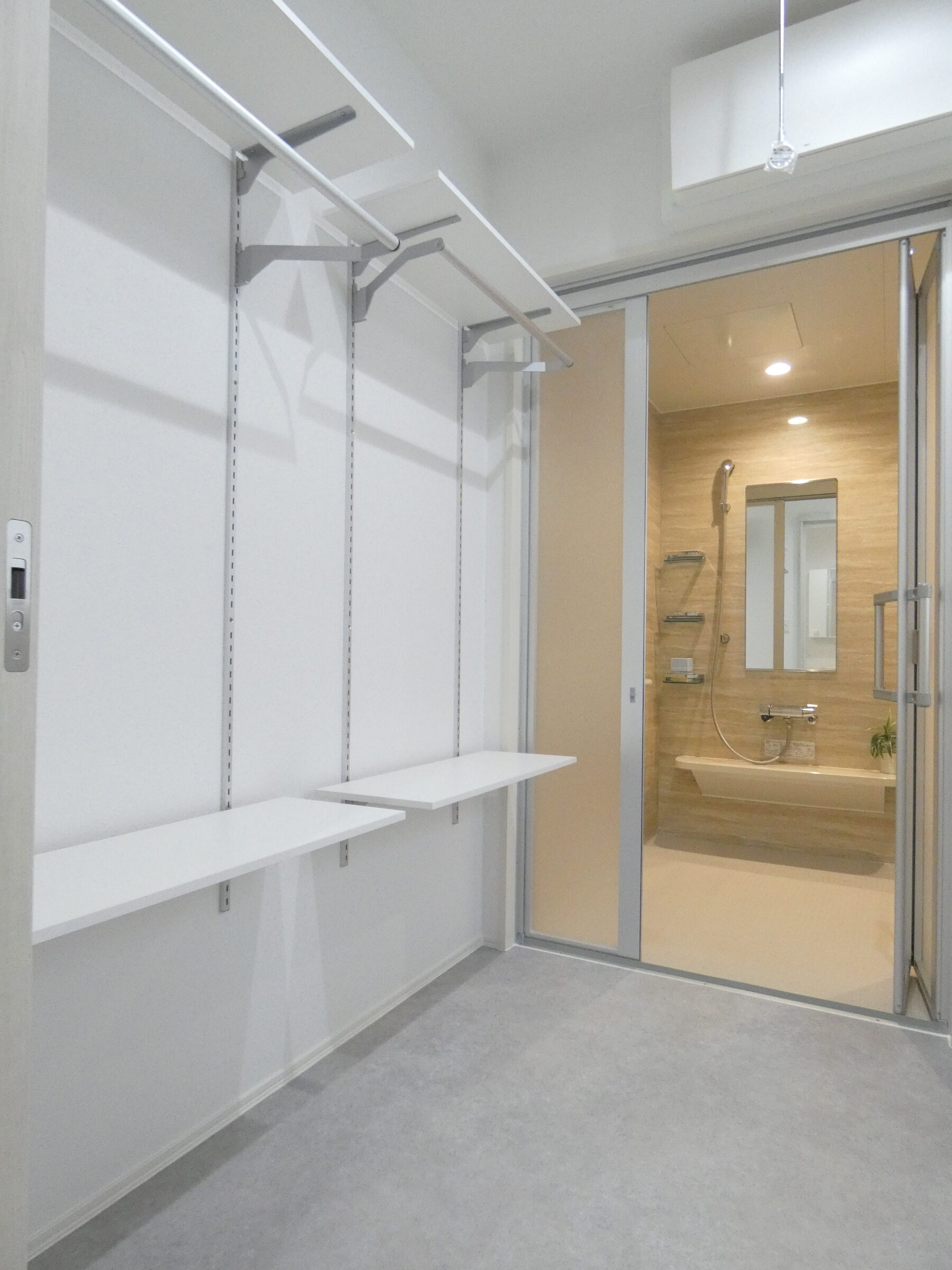 脱衣所にも収納たっぷりです。（2026.4撮影）