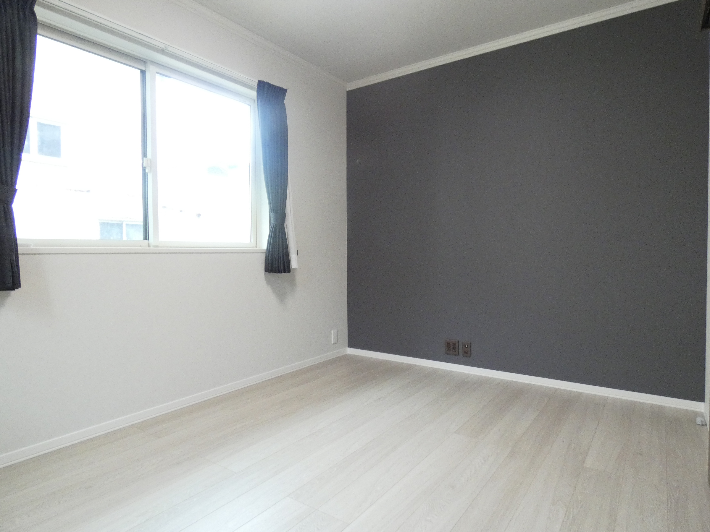 明るい寝室です。（2026.4撮影）