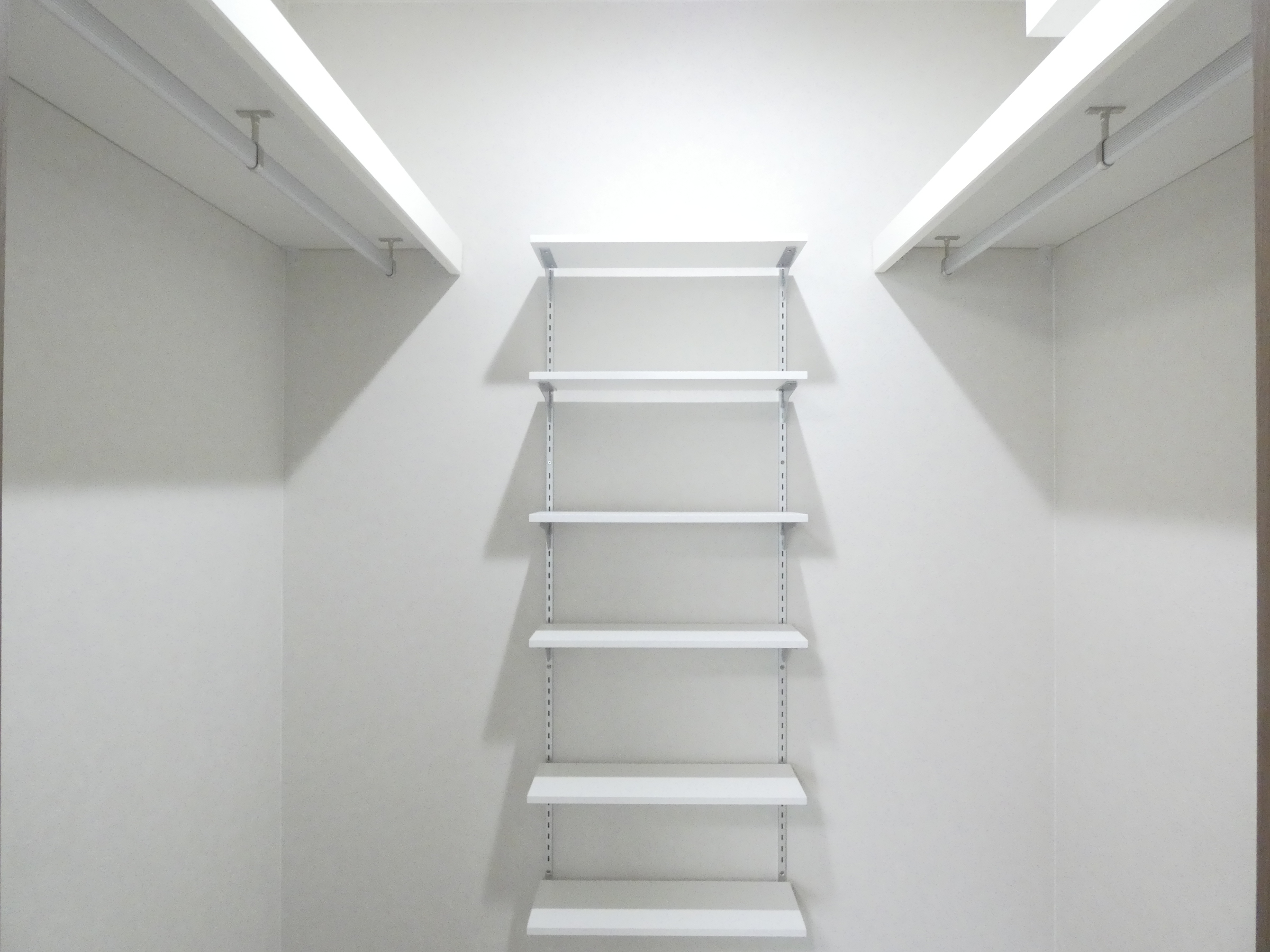 広々としたウォークインクローゼット。（2026.4撮影）