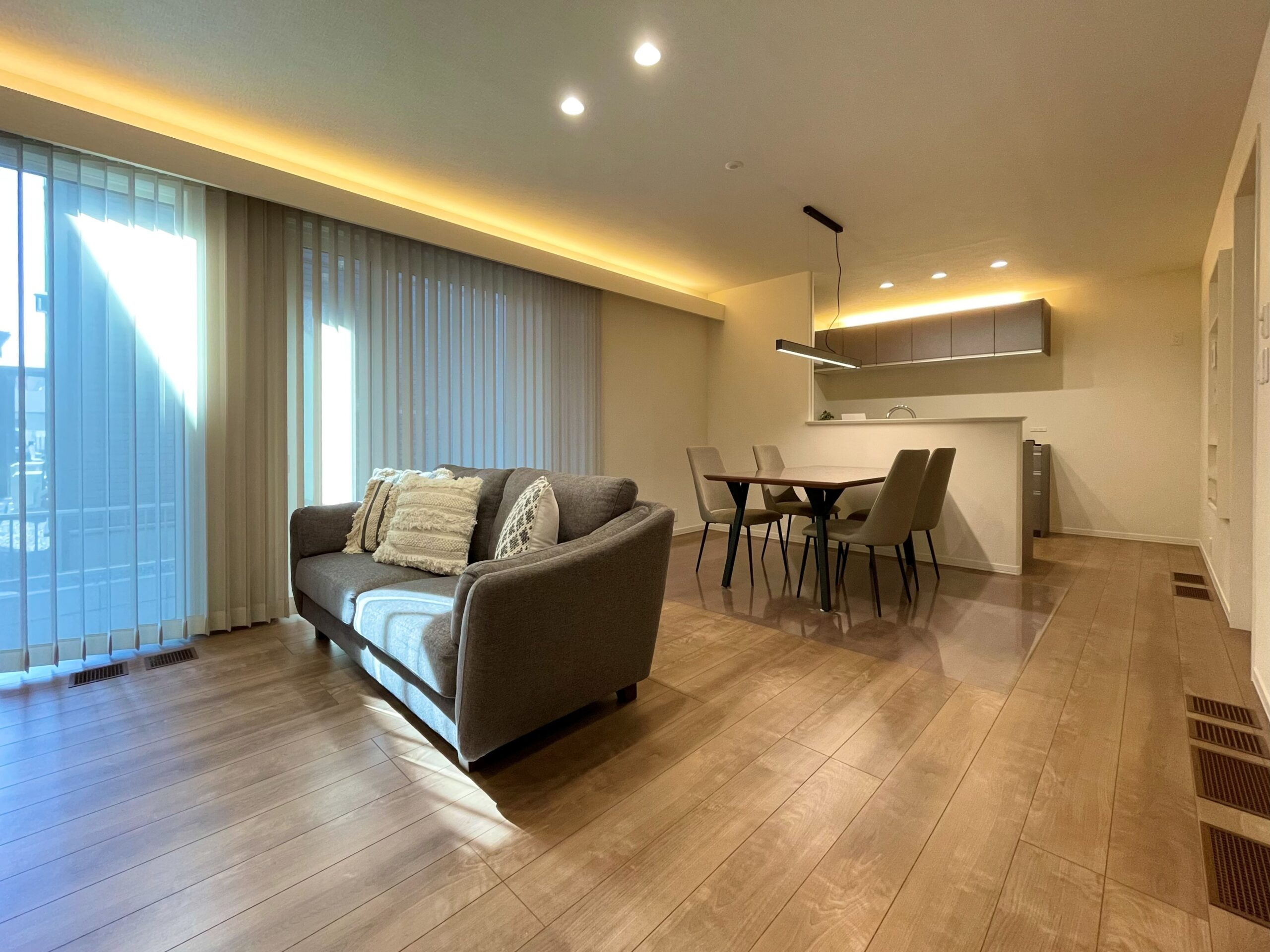 グレージュカラーの落ち着いたインテリア