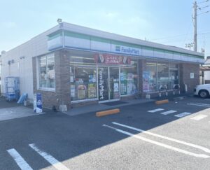 ファミリーマート松前役場前店　290ｍ　徒歩4分　営業時間24時間営業　※最新の営業時間、年末年始、臨時休業日等々は店舗へお問合せください