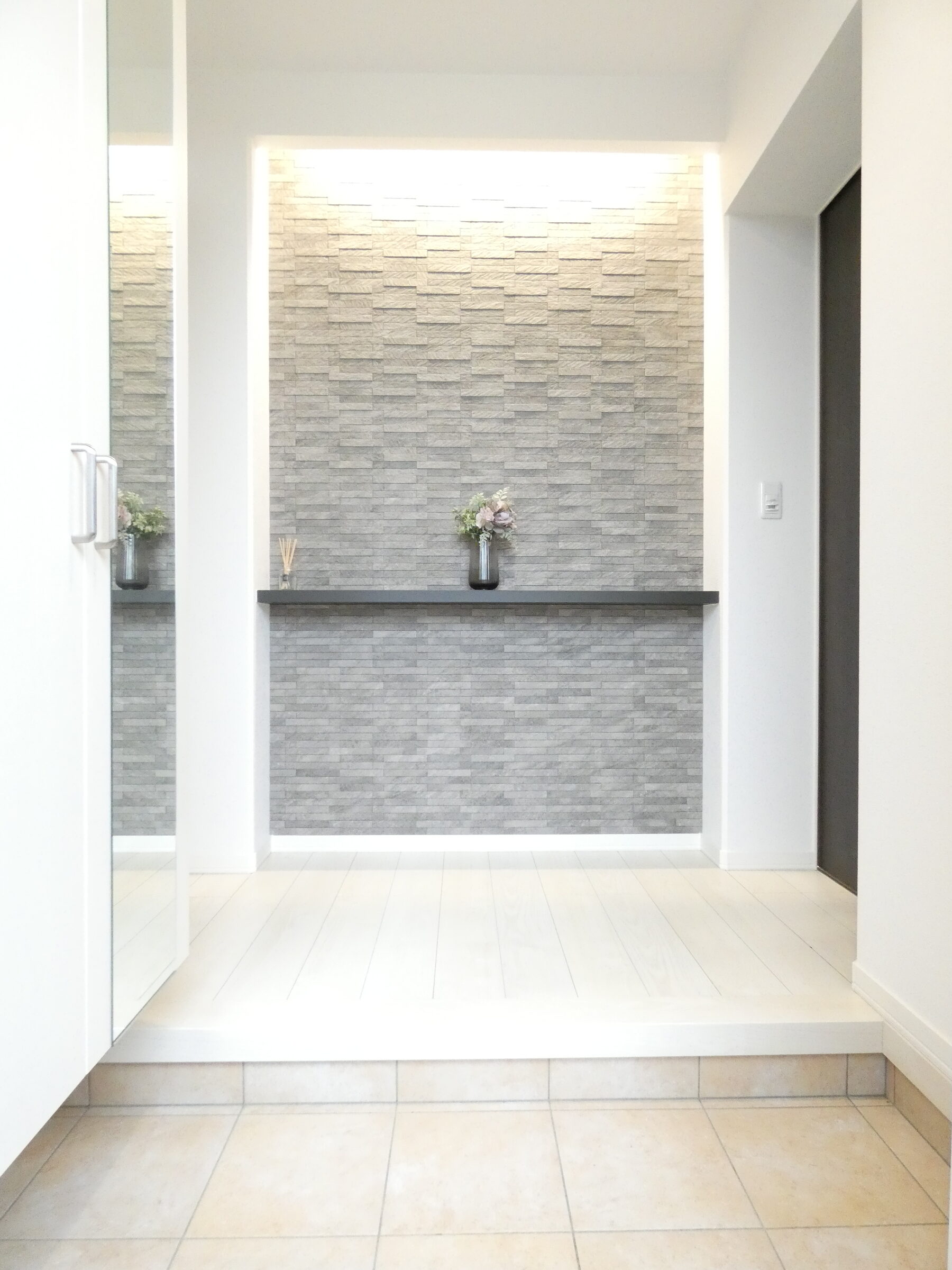 玄関正面のおしゃれなカウンター。（2026.4撮影）