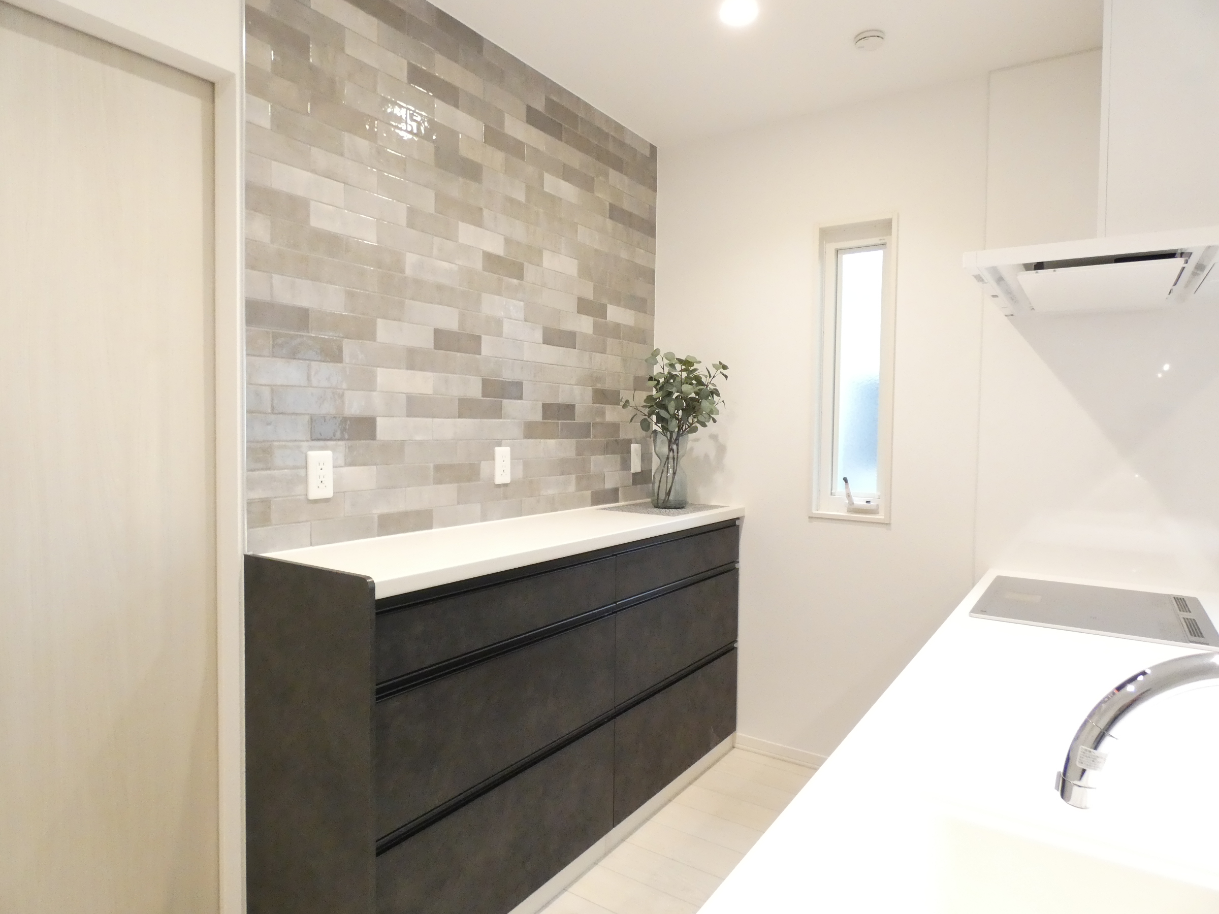 たくさん家電を置ける背面収納。（2026.4撮影）