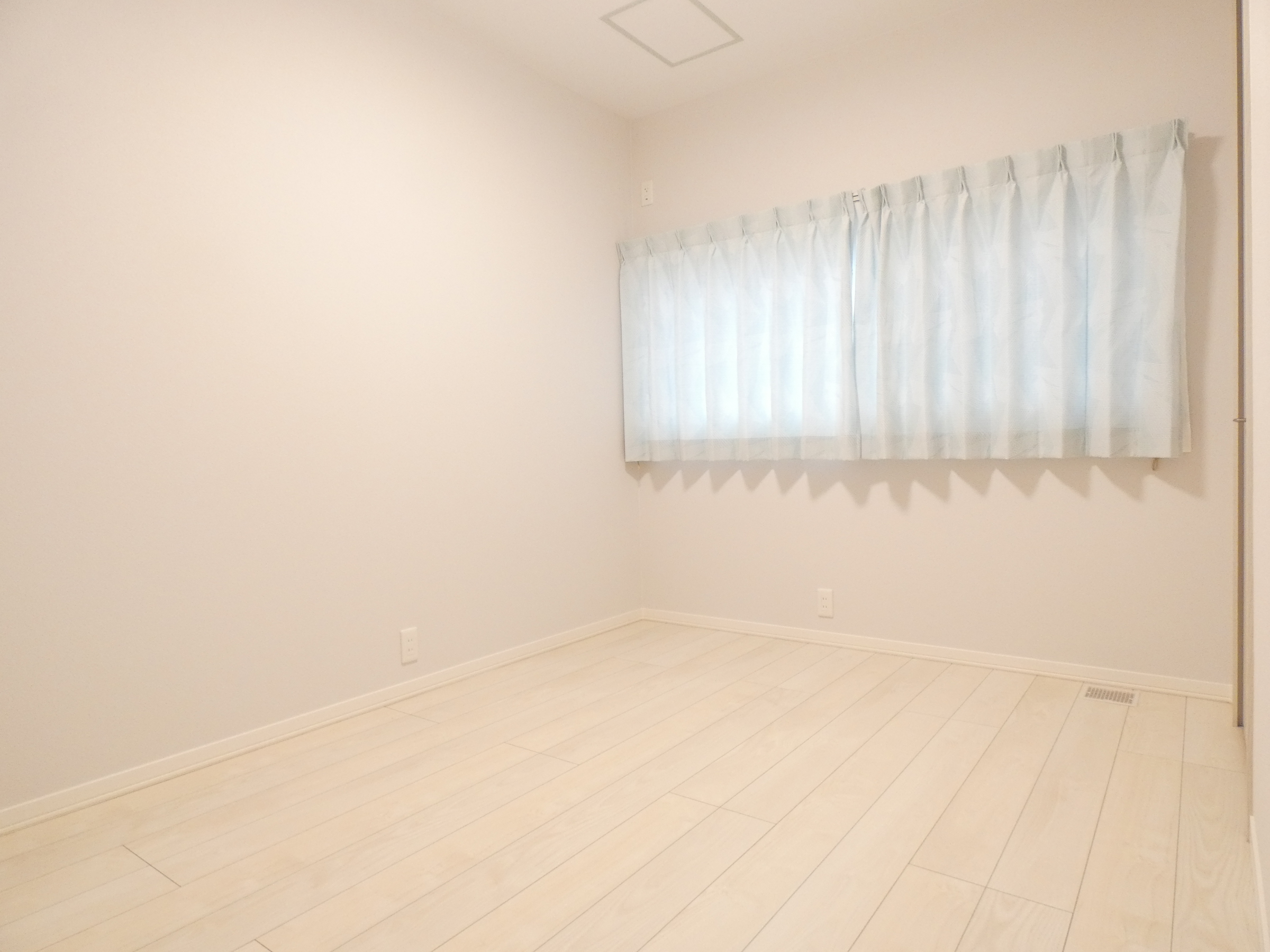 明るい子ども室です。（2026.4撮影）