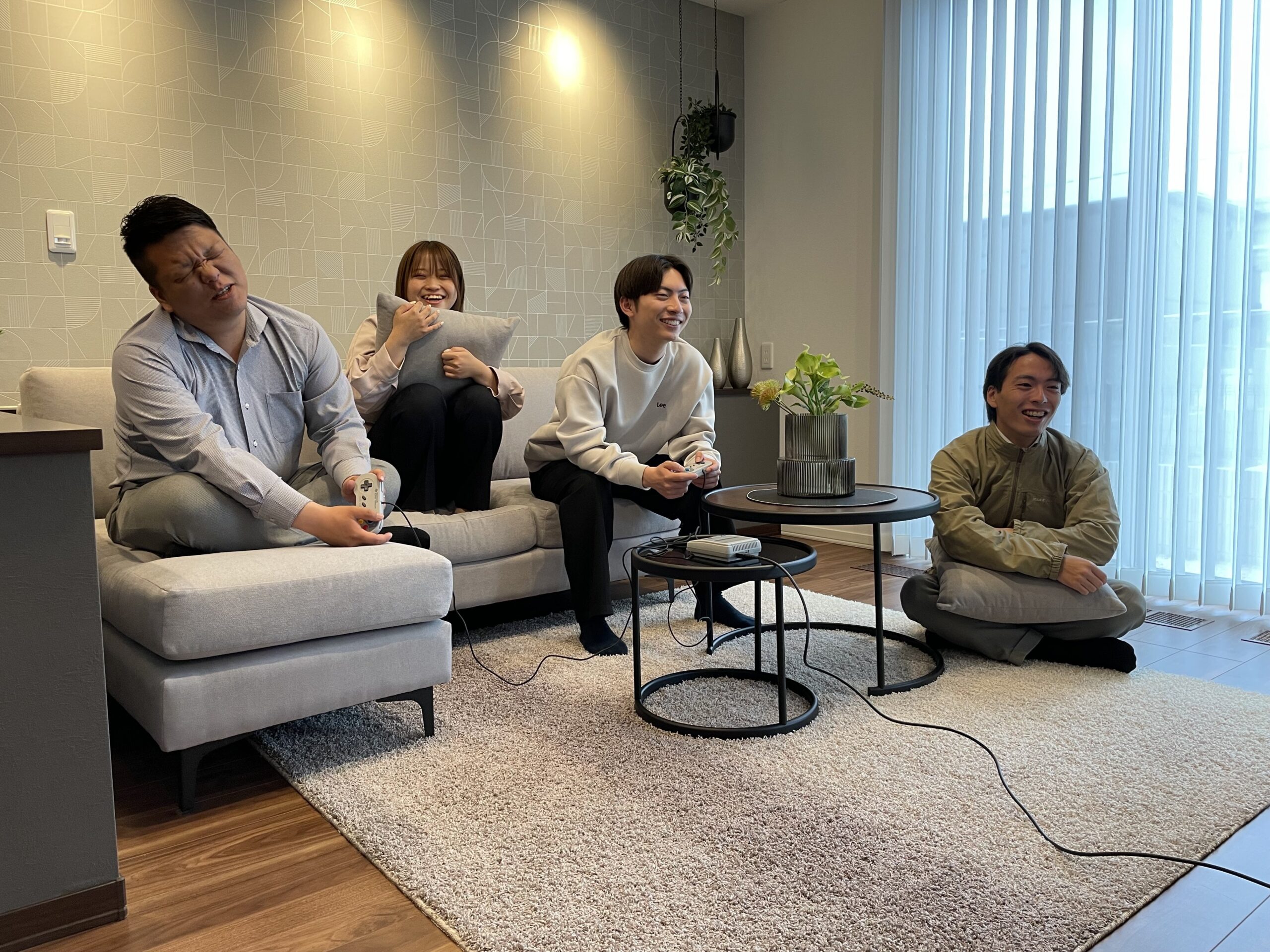 ゆったりとしたリビングです！家族や友だちで楽しめますよ♪