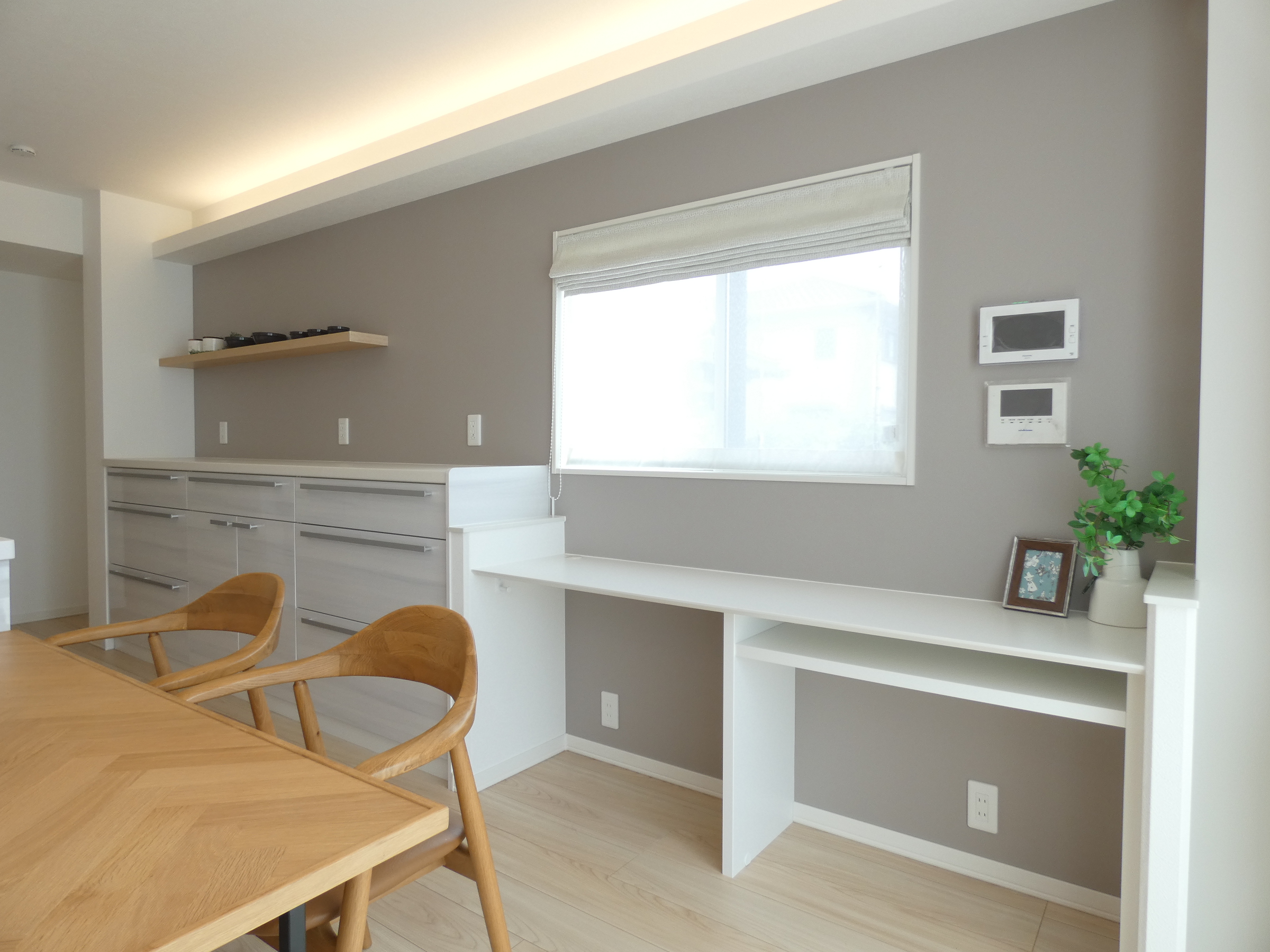 キッチン横にはカウンターを設けました。（2026.4撮影）