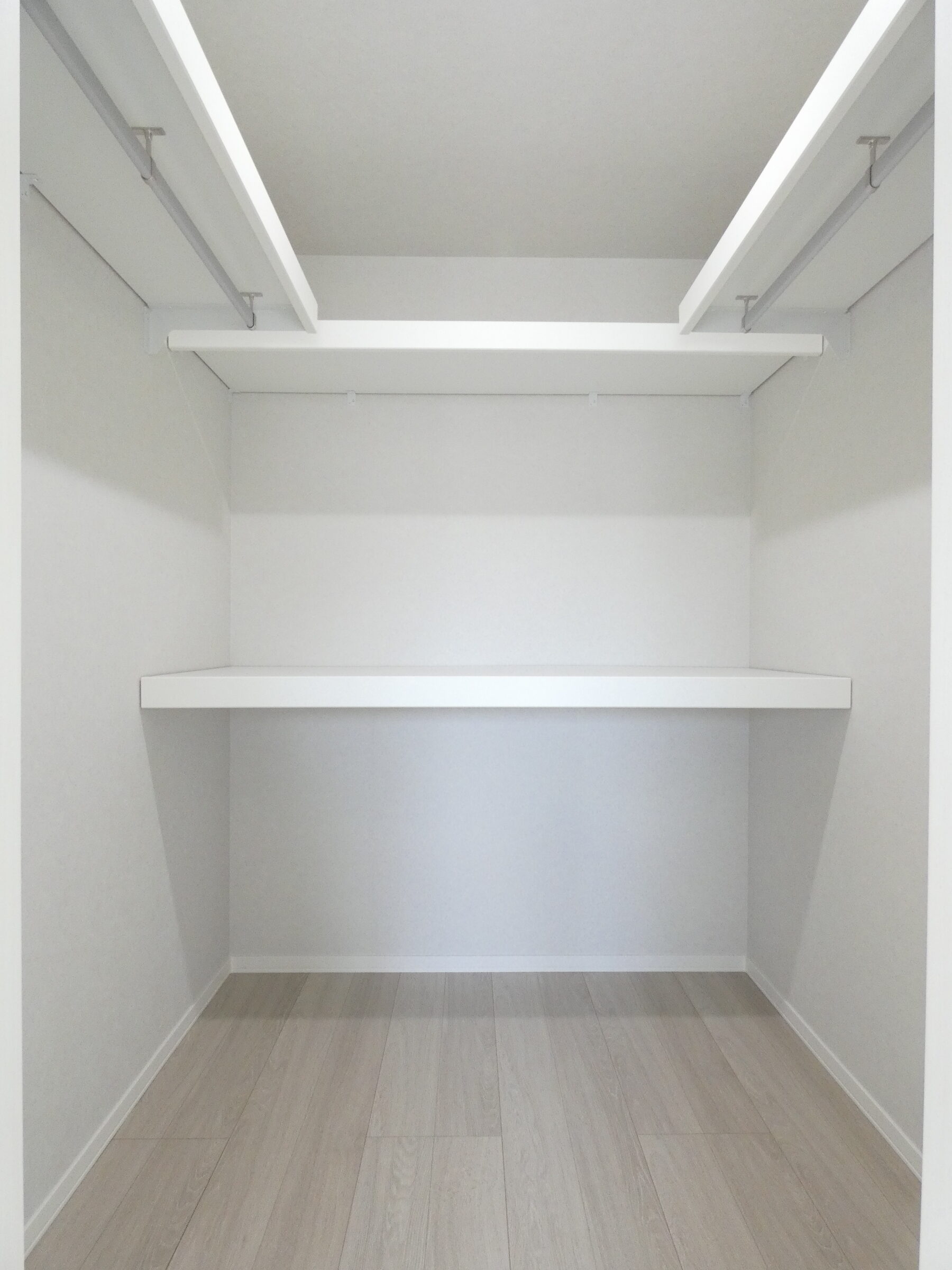 広々としたウォークインクローゼット。（2026.4撮影）