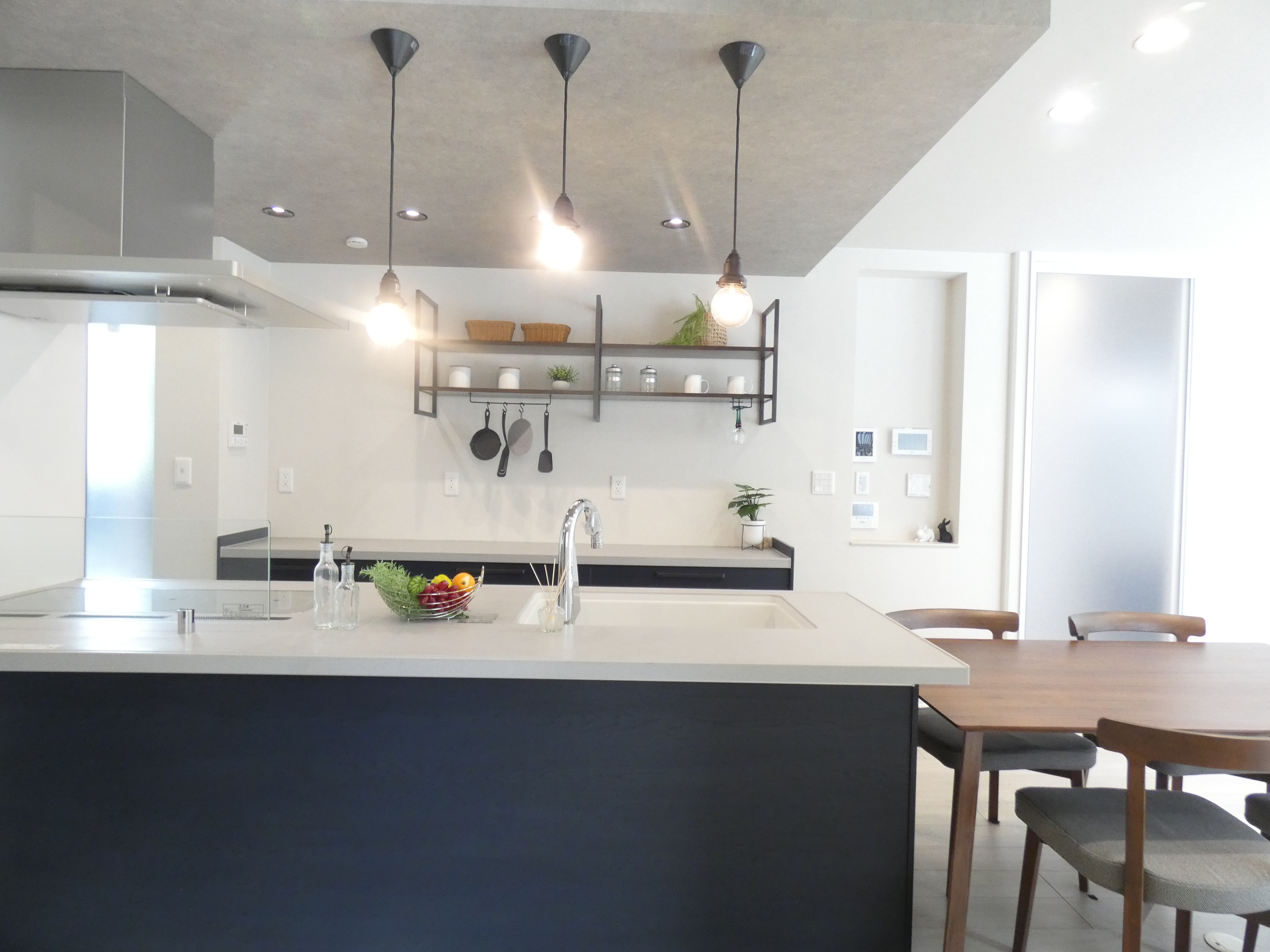 電球型のペンダントライト（2026.4撮影）