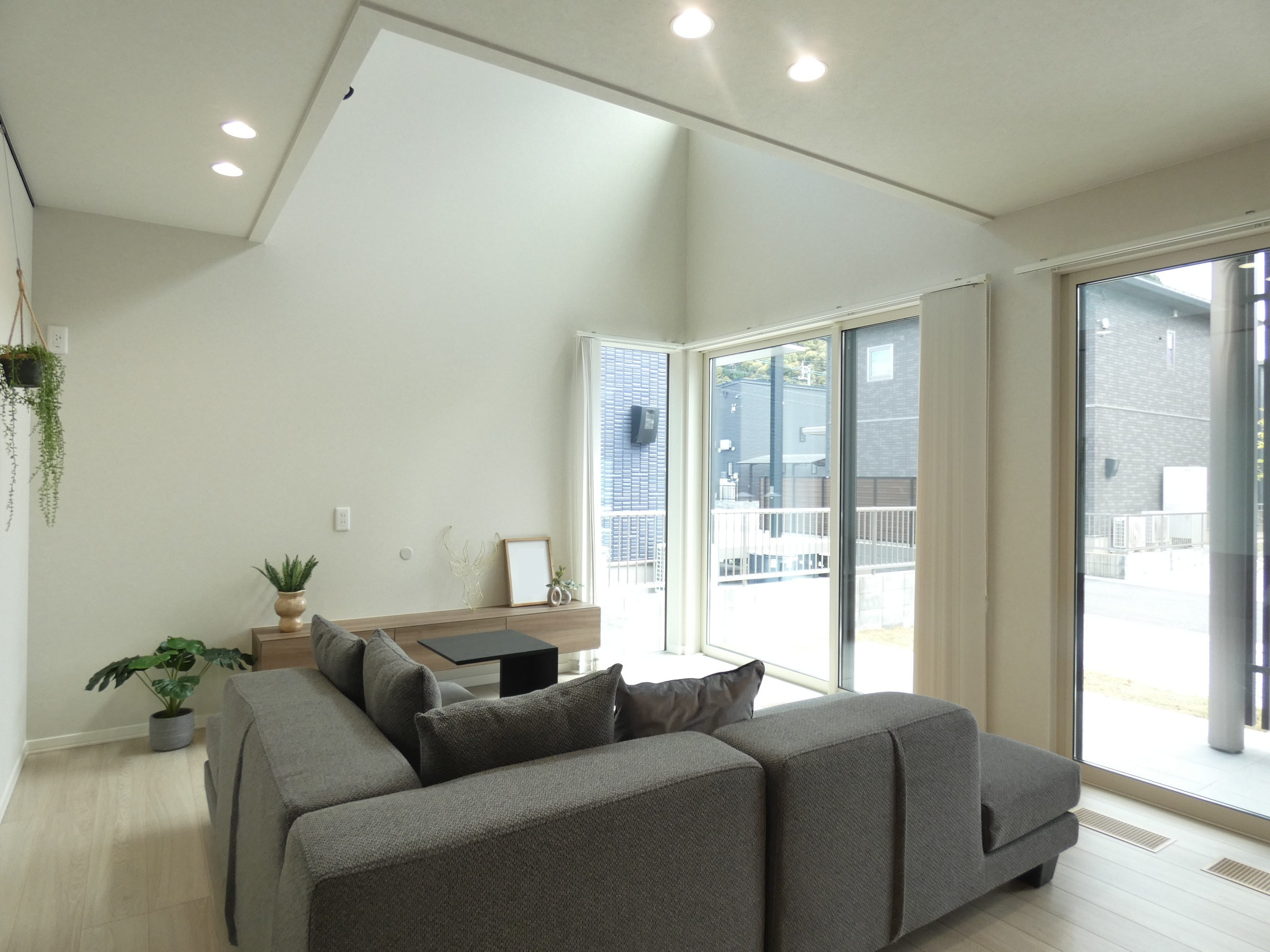 明るいLDKです。（2026.4撮影）