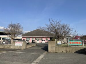 認定こども園恩田幼稚園から約1130ｍ～1140ｍ（徒歩15分）