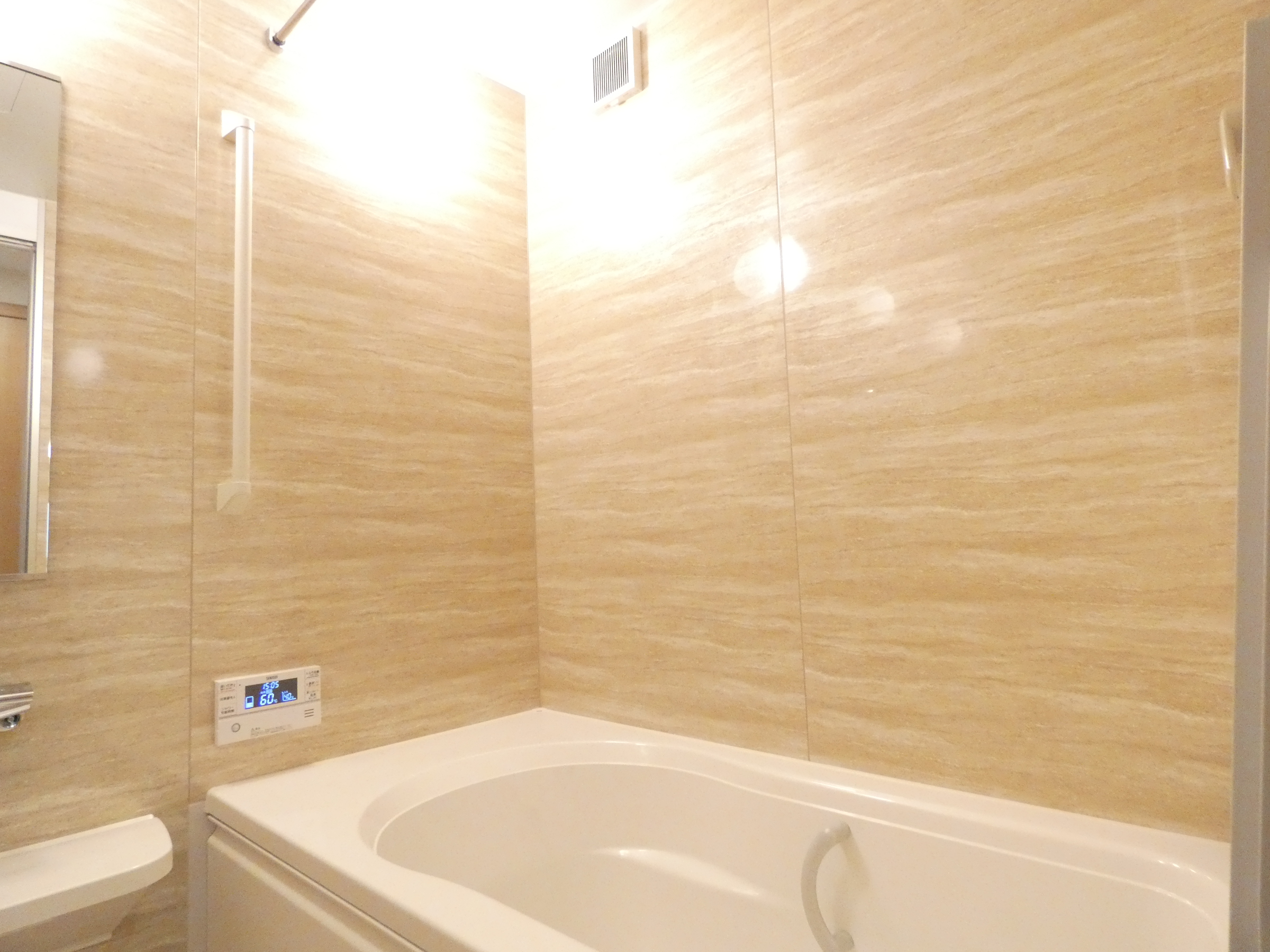 明るい浴室です。（2026.2撮影）