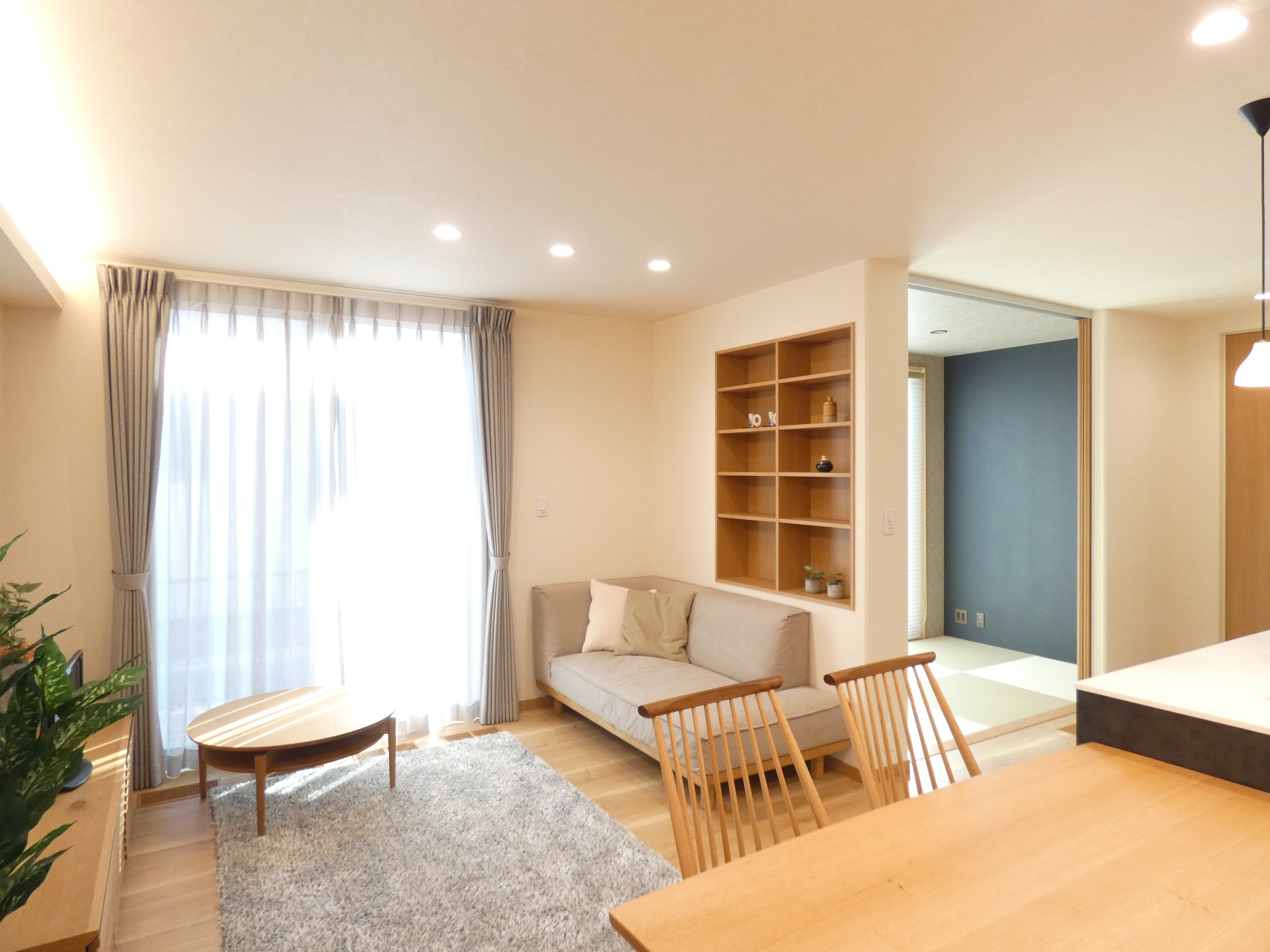 本棚を設置したリビングです。（2026.2撮影）