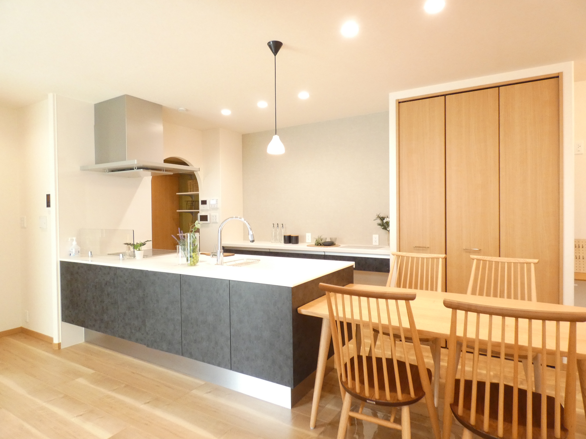 キッチンと横並びのダイニングです。（2026.2撮影）