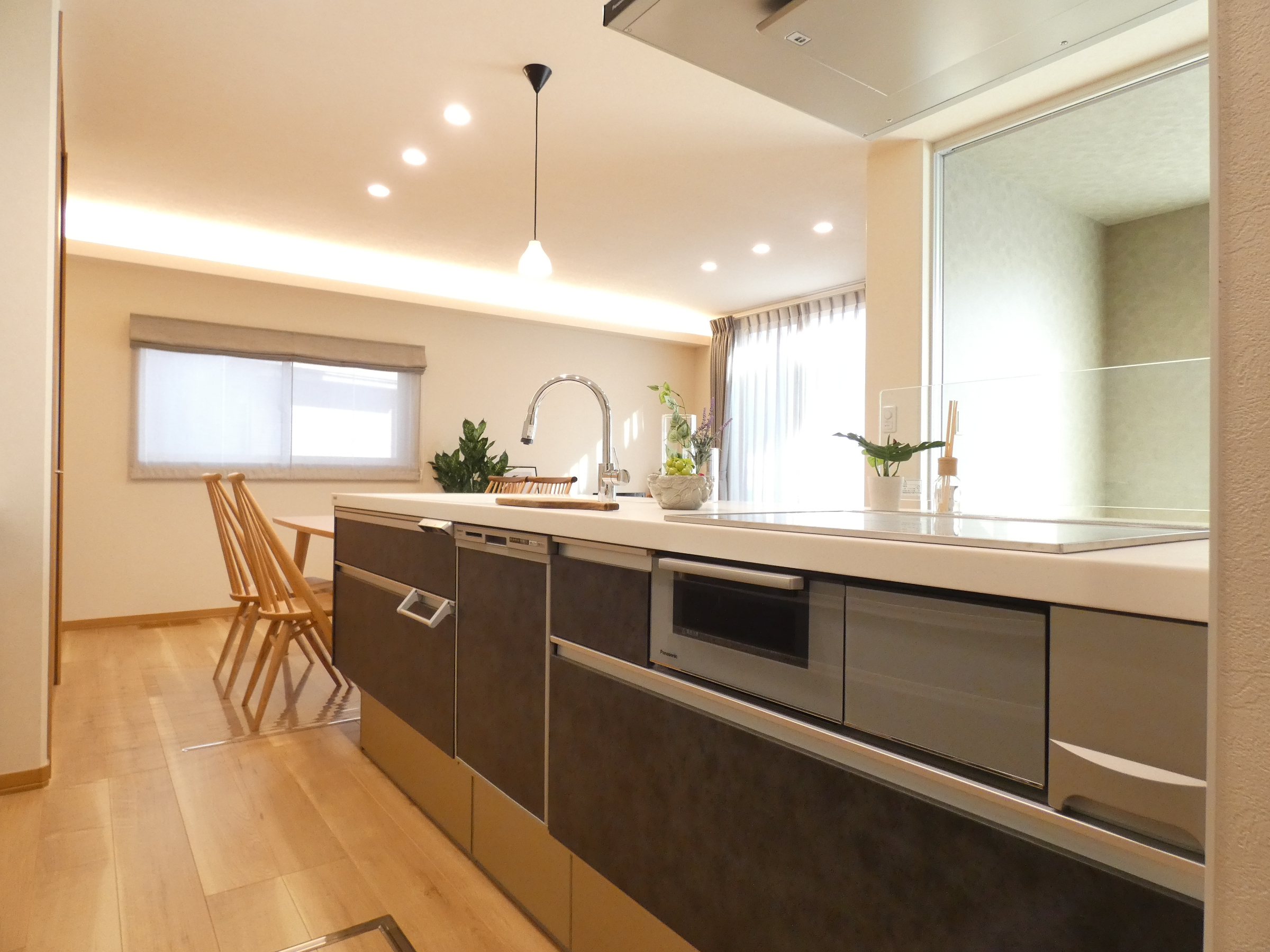 落ち着いた扉柄のキッチンです。（2026.2撮影）