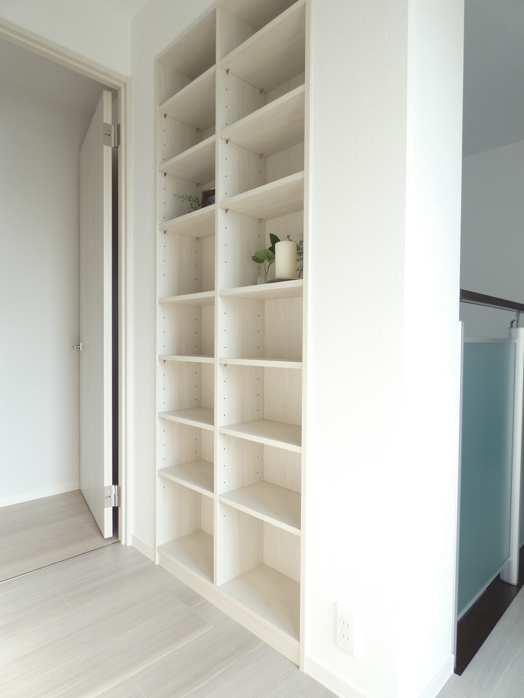 ご家族皆様でご使用いただける本棚です。（2026.2撮影）