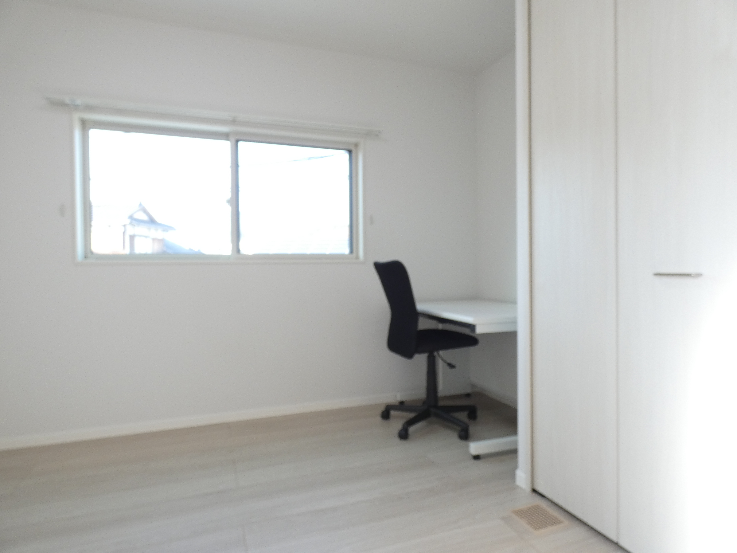 収納たっぷりの子ども室です。（2026.2撮影）