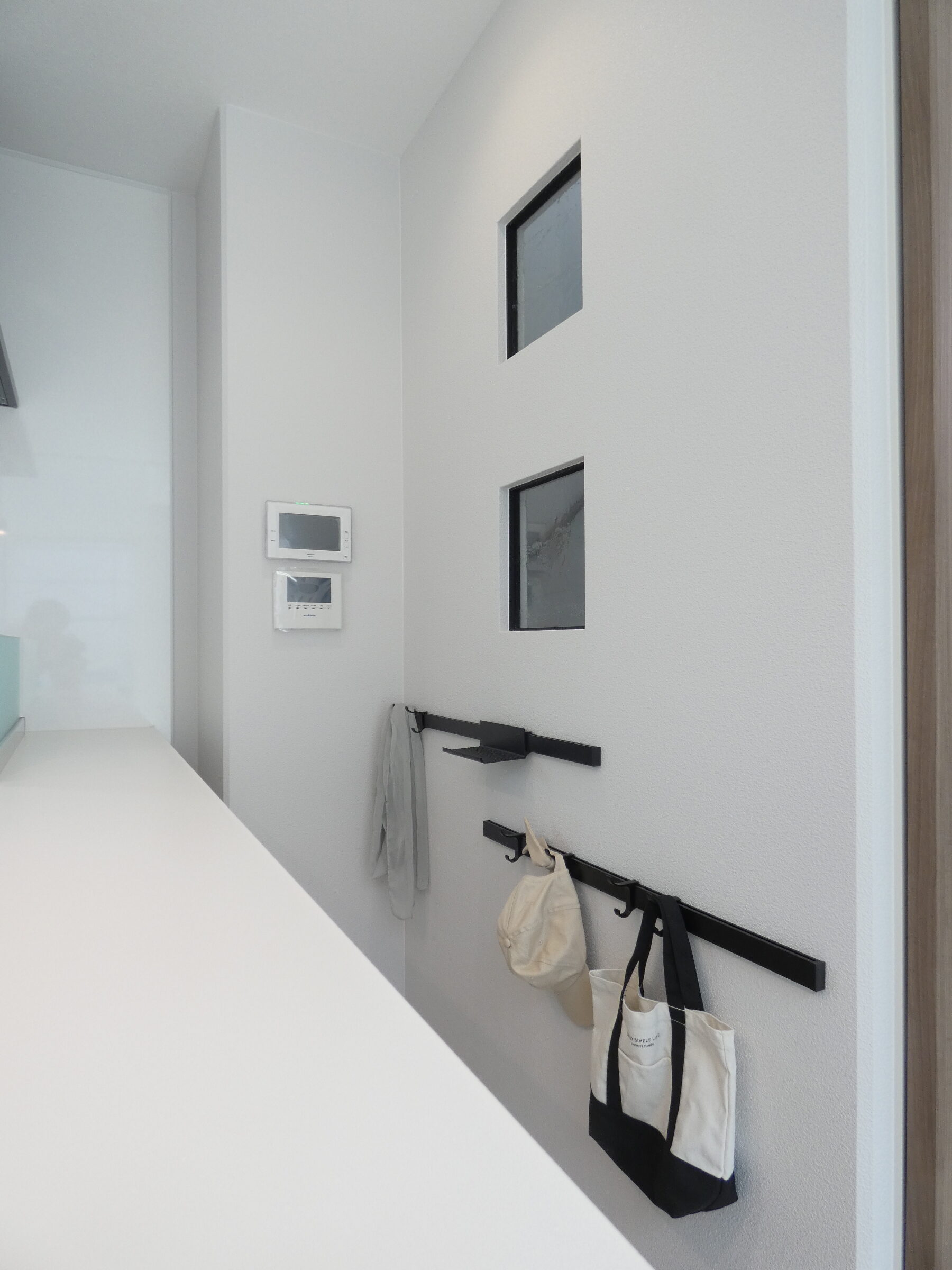 ステンドグラスやウォールレール（2026.4撮影）