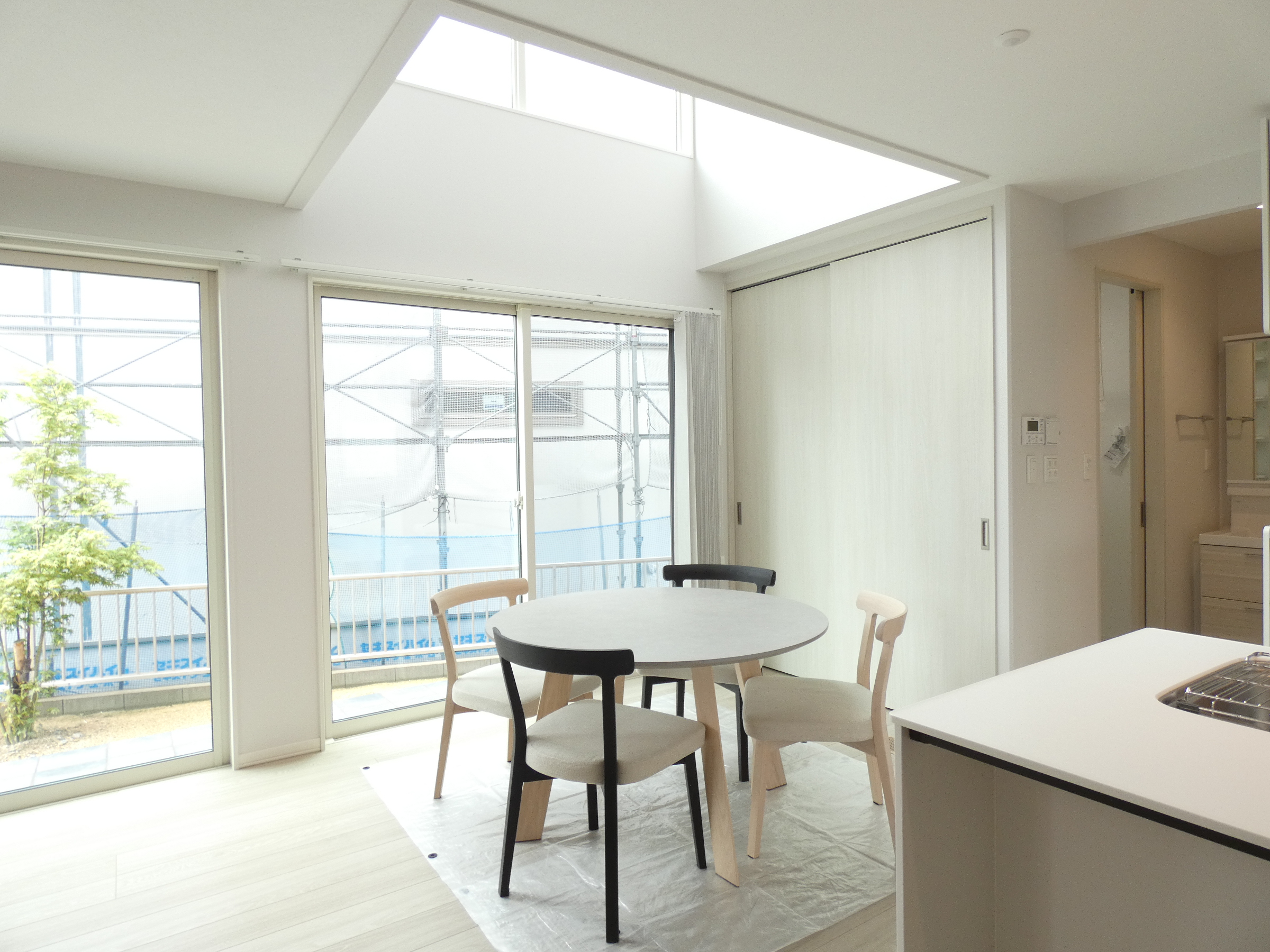 大開口のある明るいLDKです。（2026.4撮影）