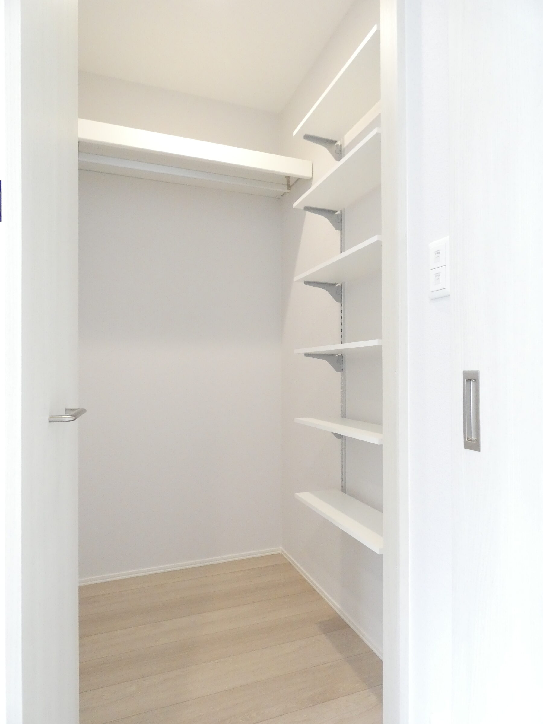 子ども室のウォークインクローゼット（2026.4撮影）