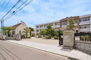 愛媛県立今治西高等学校　1320ｍ～1360ｍ（徒歩17分）