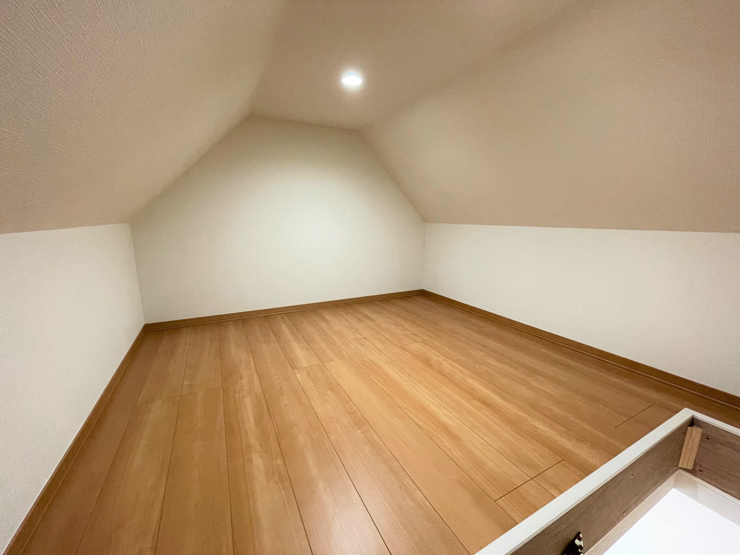 小屋裏空間を利用して収納力アップ！