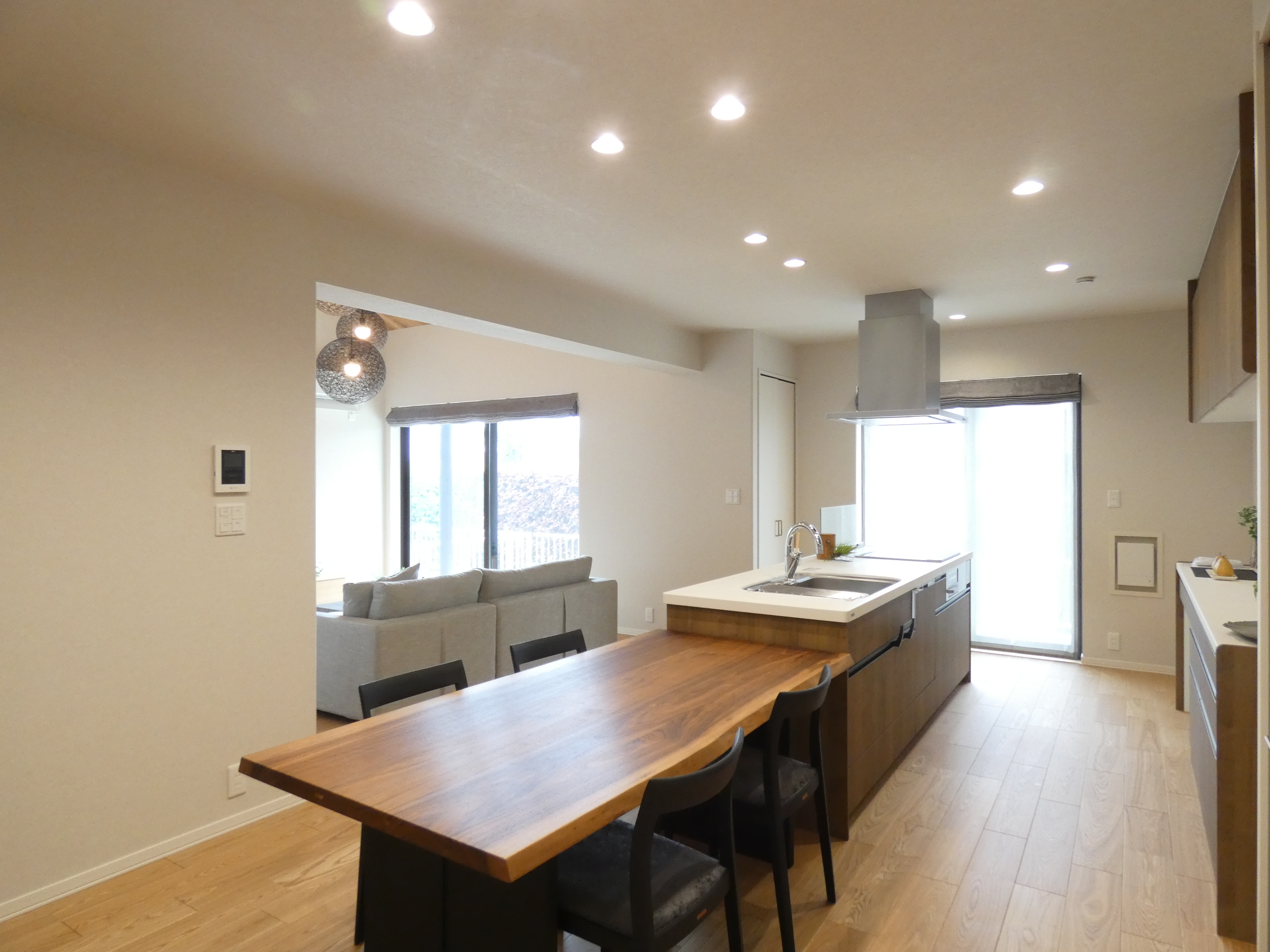 光が差しこみ、温もりを感じる住まいです（2026.4撮影）