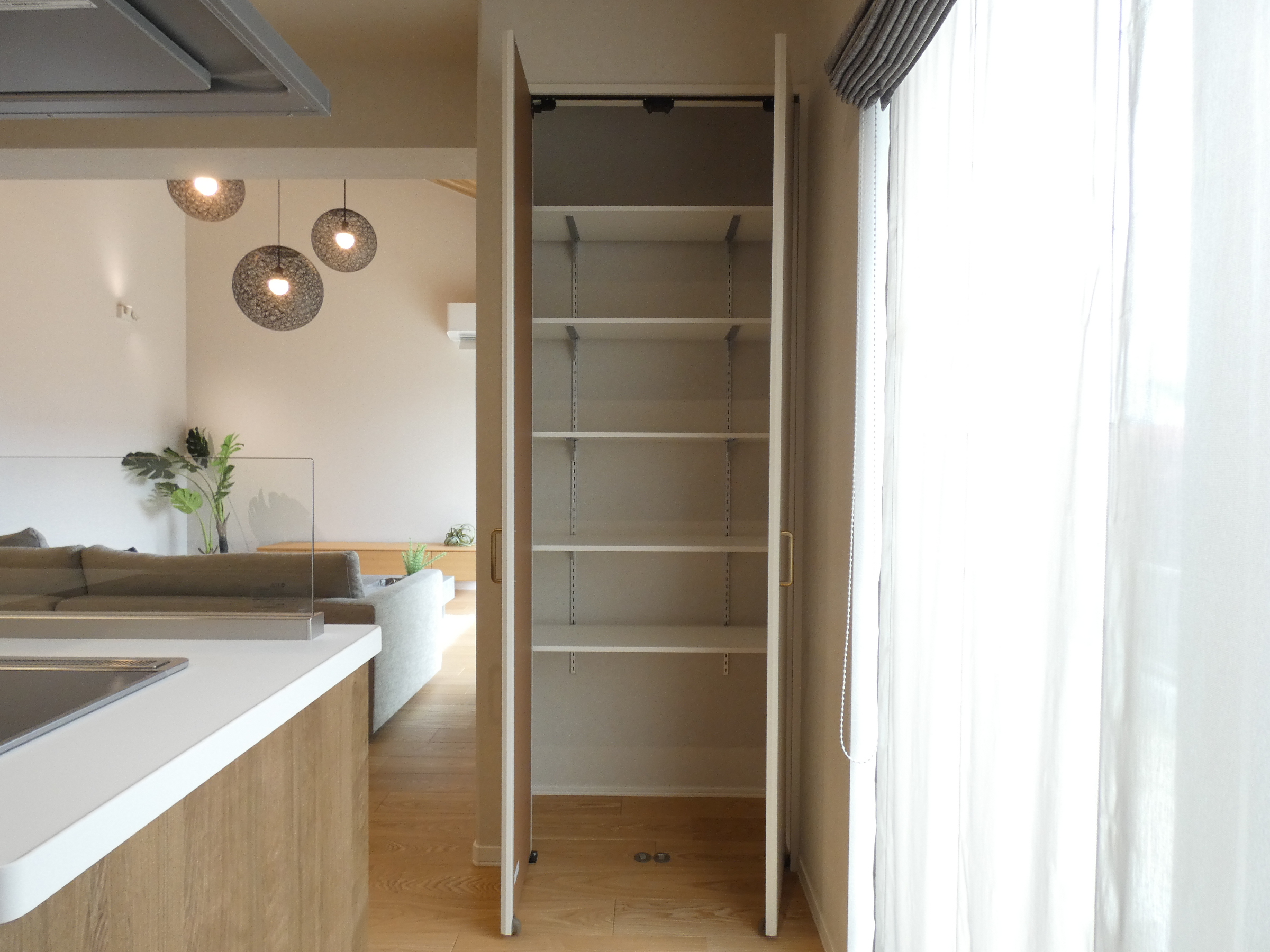 生活感を隠せる、機能的なパントリーです（2026.4撮影）