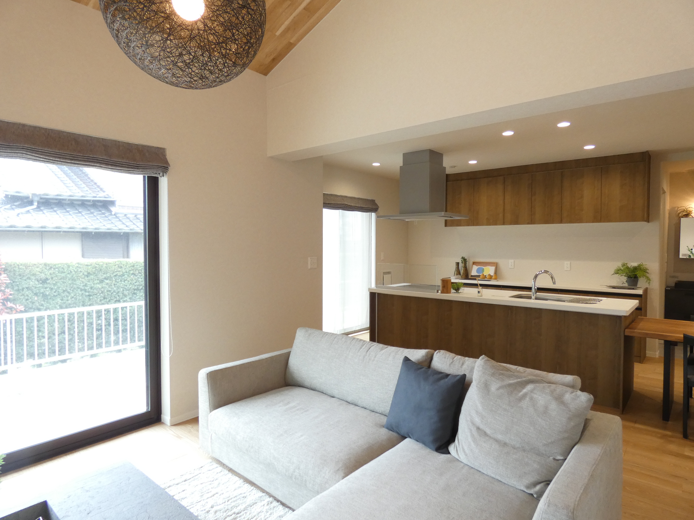 自然光が入り、心地よくなる住まいです。（2026.4撮影）