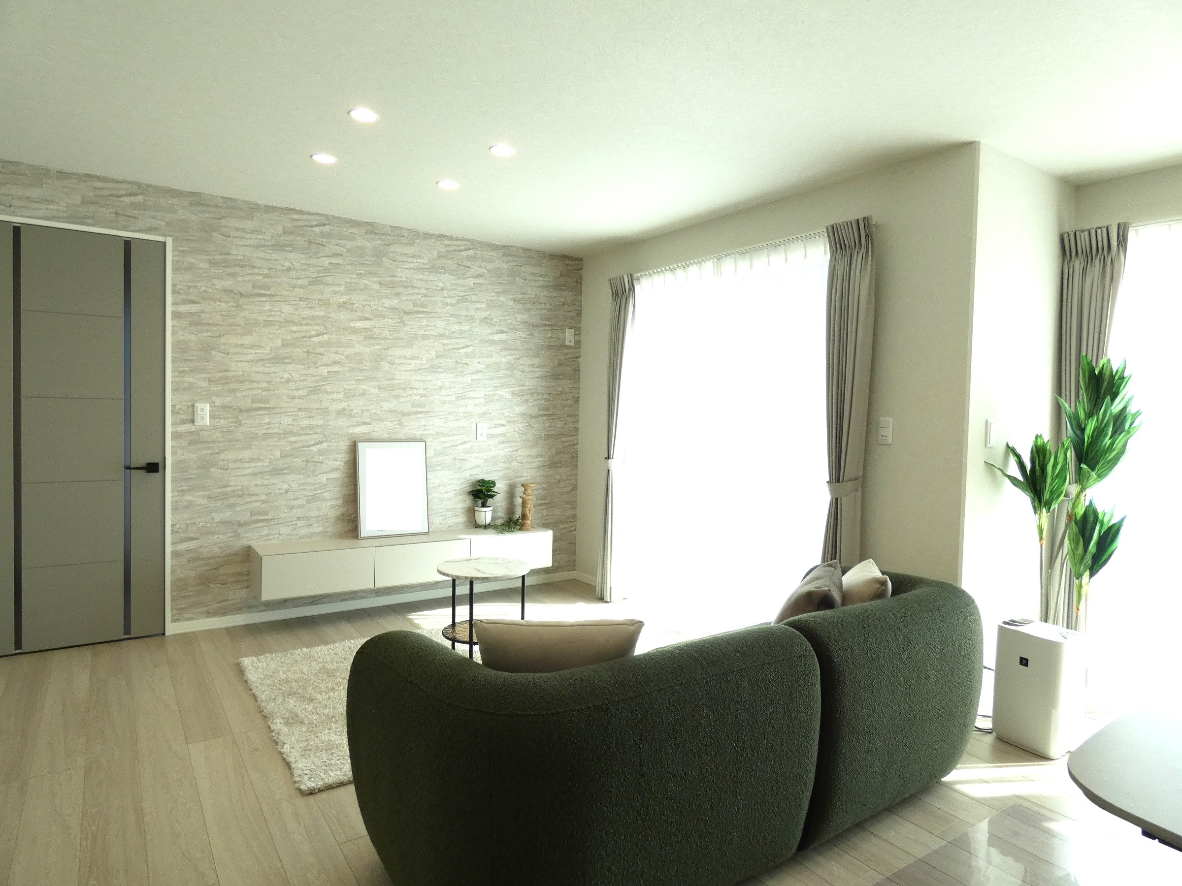 フロートタイプのTVボードです。（2026.4撮影）