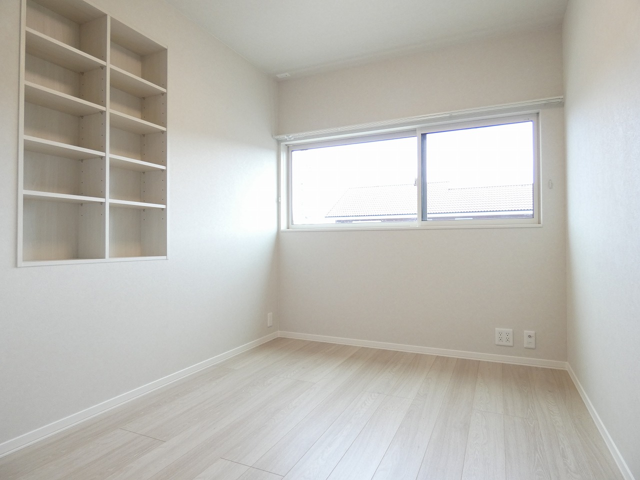 ひとつの子ども部屋には本棚も！（2025.07撮影）