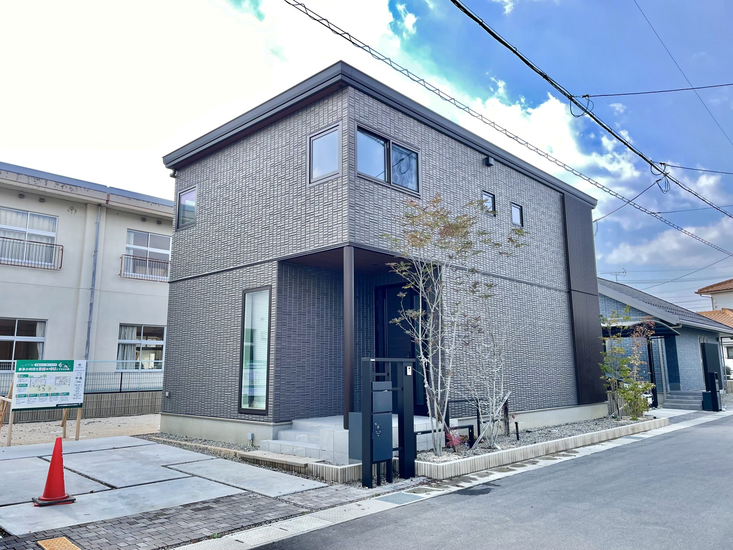 トレンドの黒基調でスタイリッシュな外観です♪