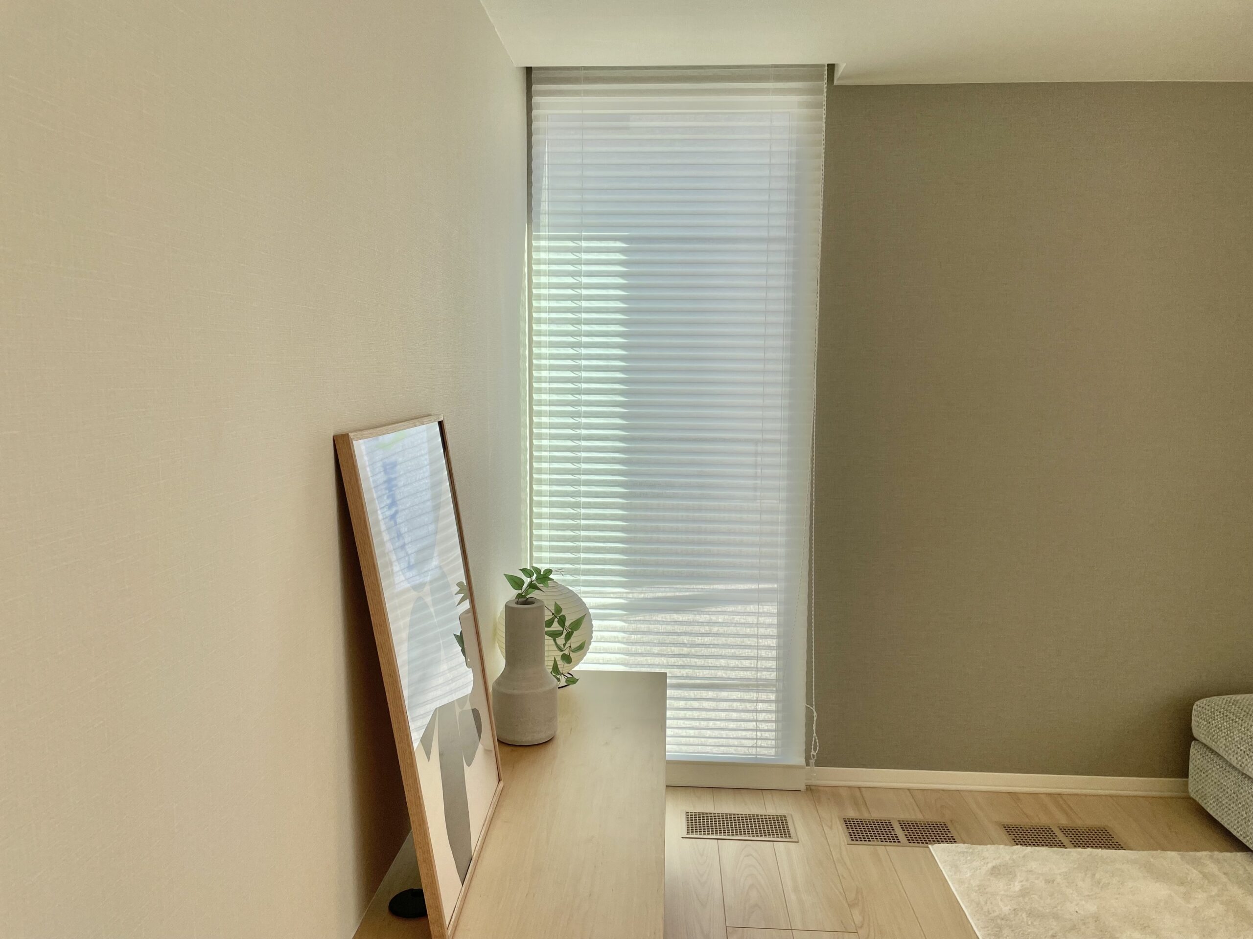 LDKにはFIX窓を設け、光が差し込む明るい空間です♪