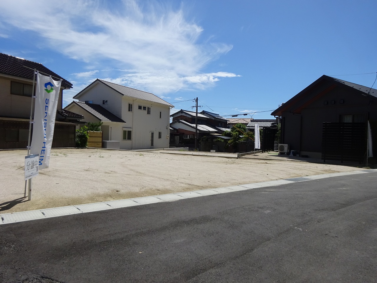 閑静な住宅街です。2区画分譲中です。