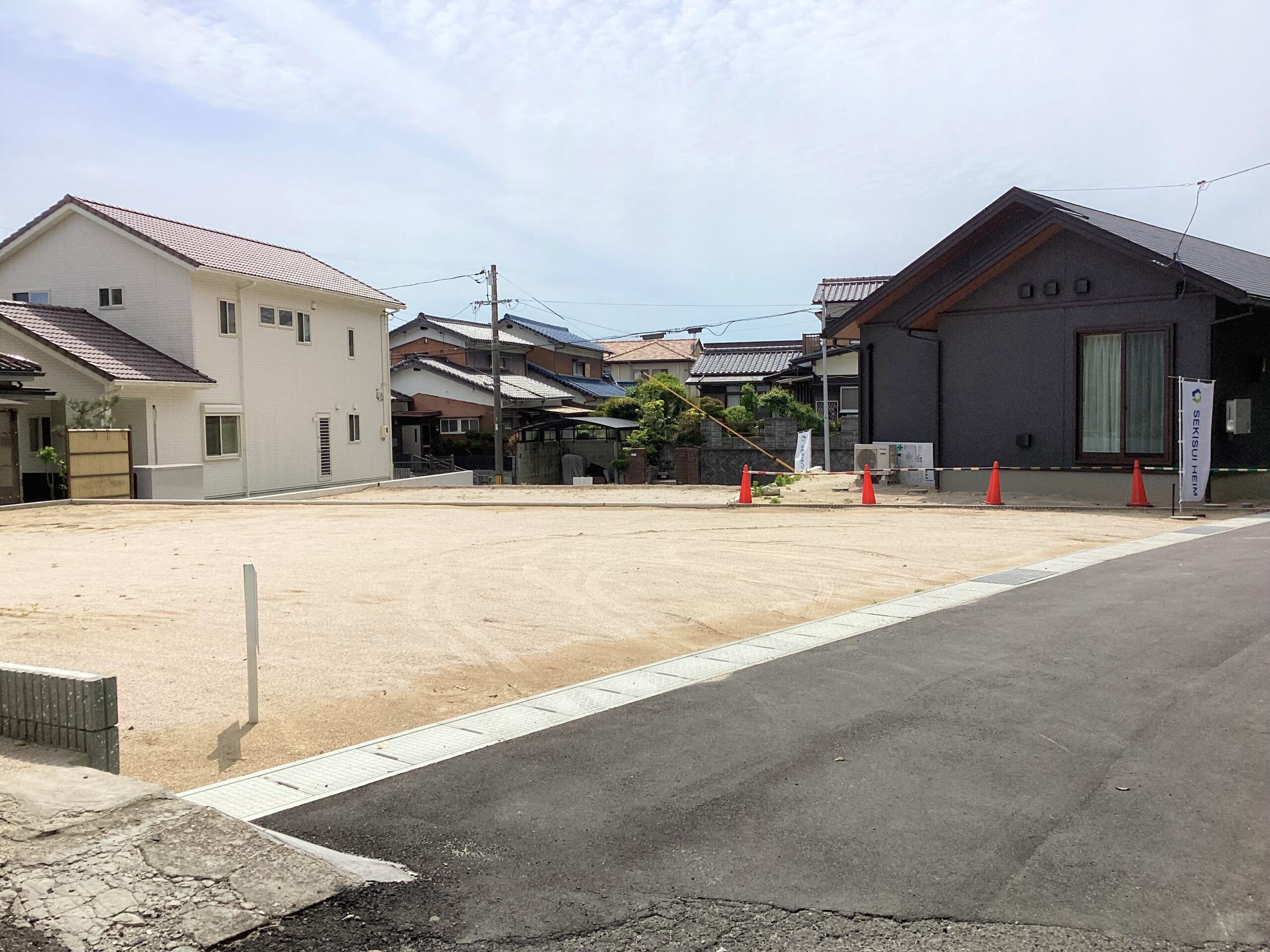 閑静な住宅街です。2区画分譲中です。